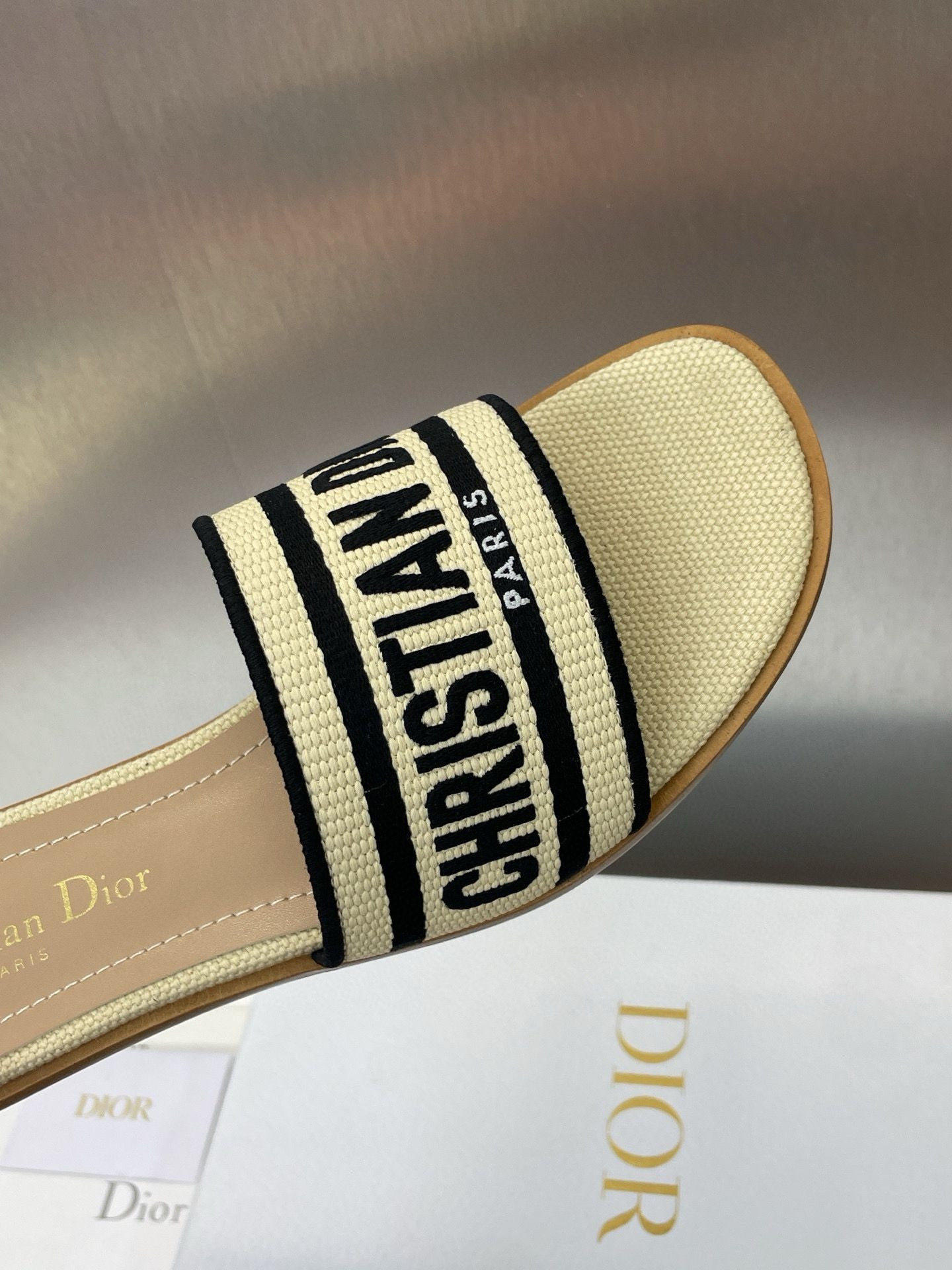 ua D*or dway heeled slide