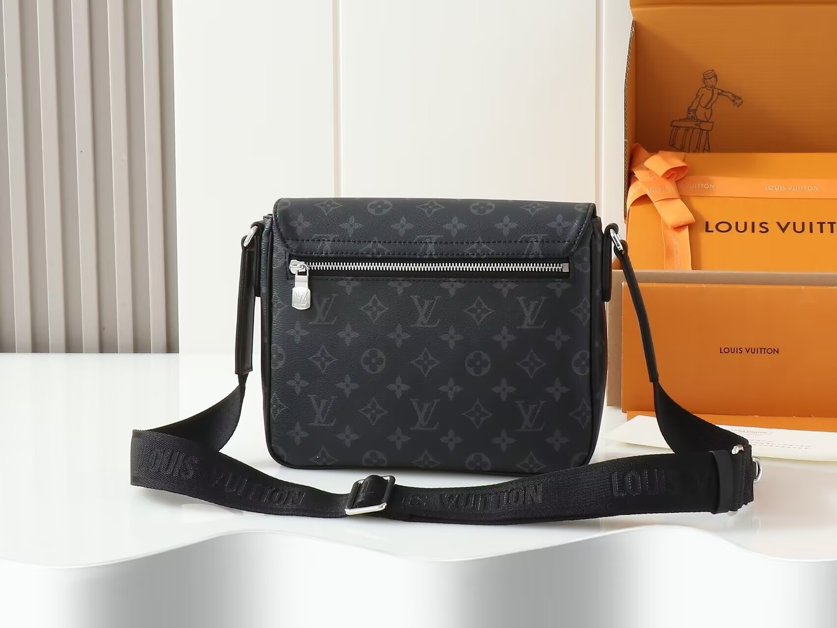 LV District PM M46255 26x20x7cm