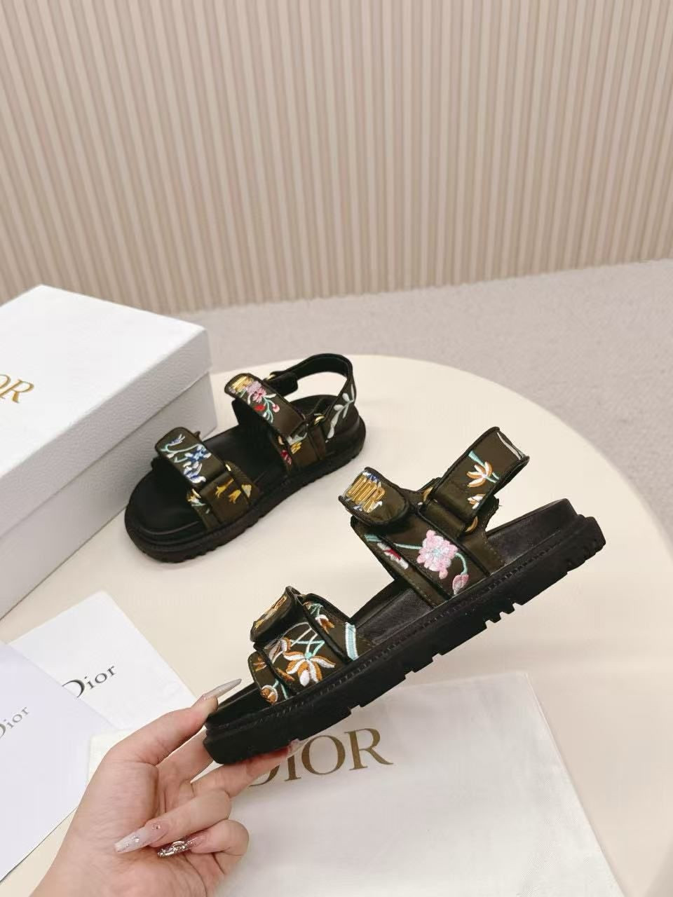 ua D*or D*oract sandals