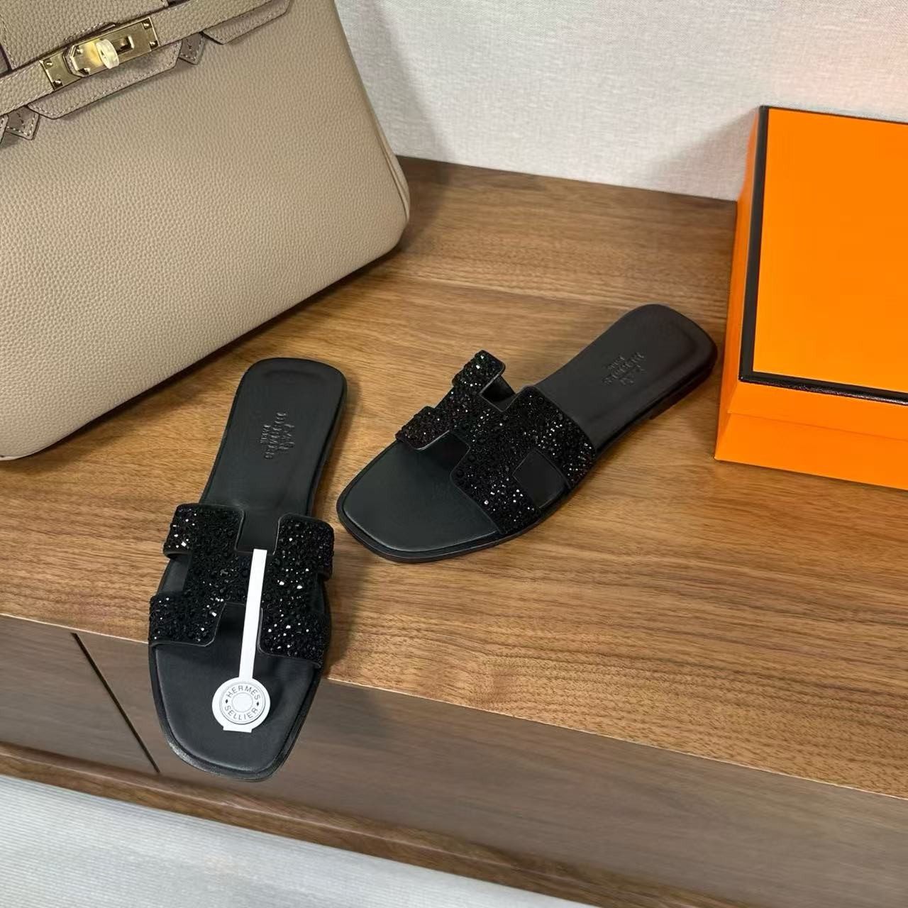 UA Hermès Oran sandal