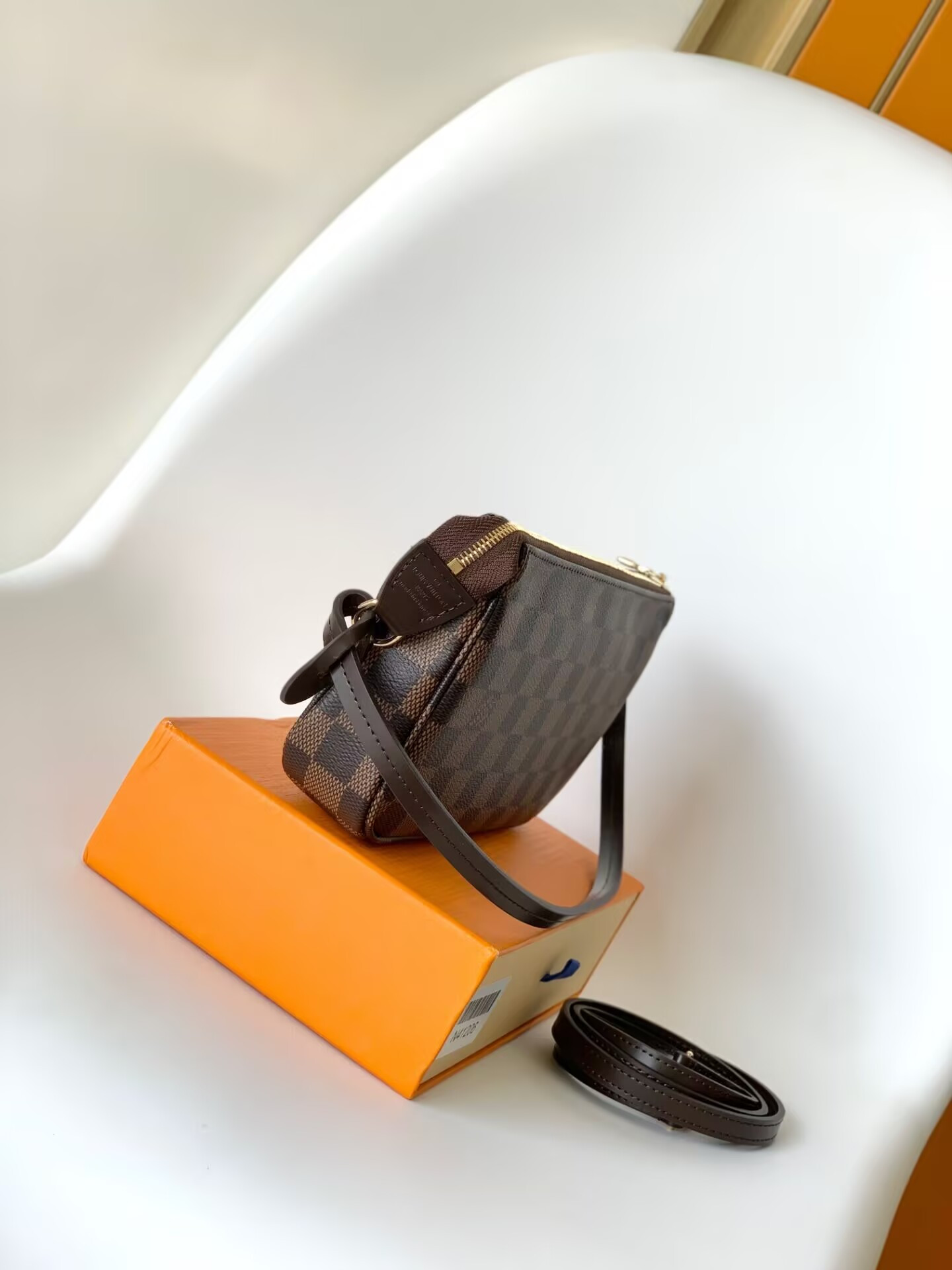 LV Coated Pochette N41206 21x12.5x4cm