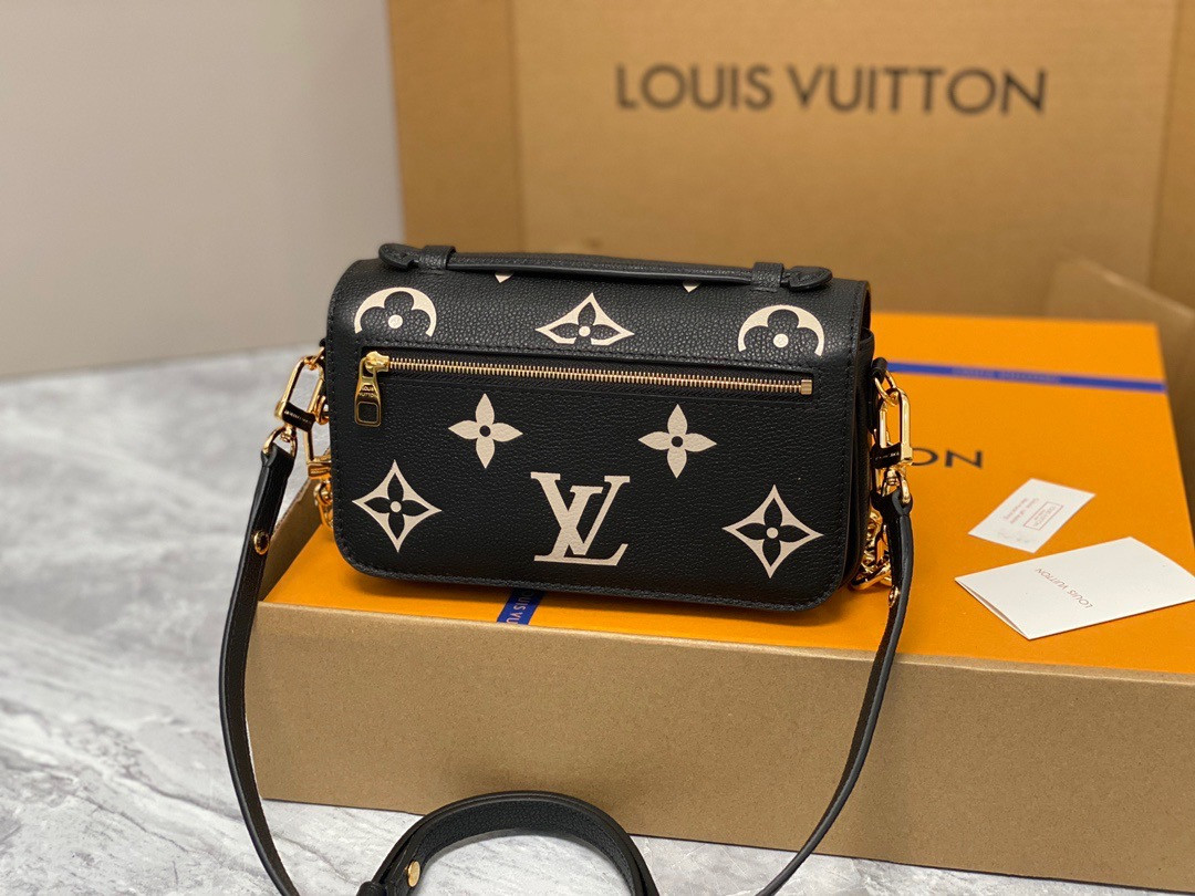 LV Pochette Métis East West M46596