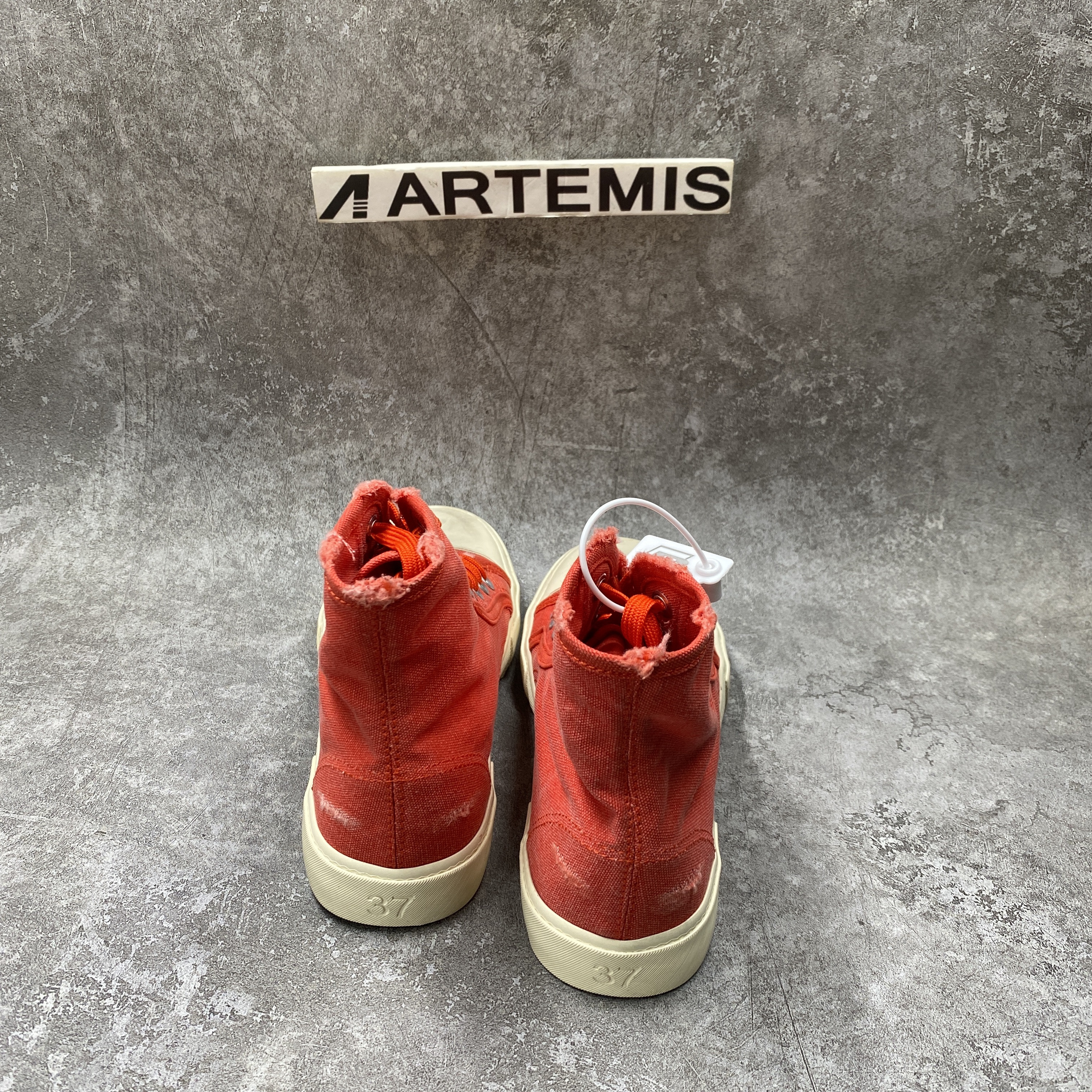 PARIS HIGH TOP SNEAKER IN RED