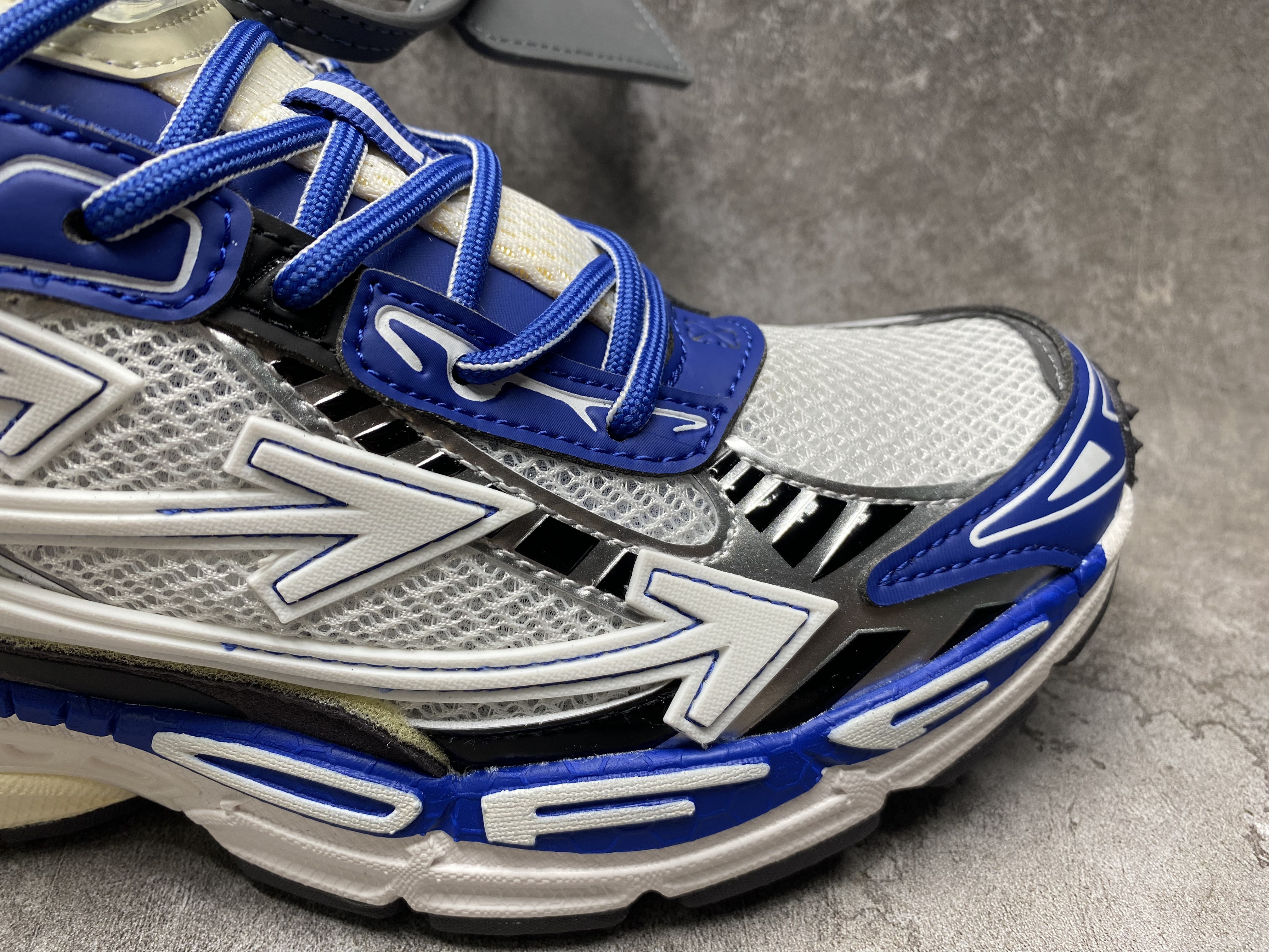 UA Off-White "BE RIGHT BACK"