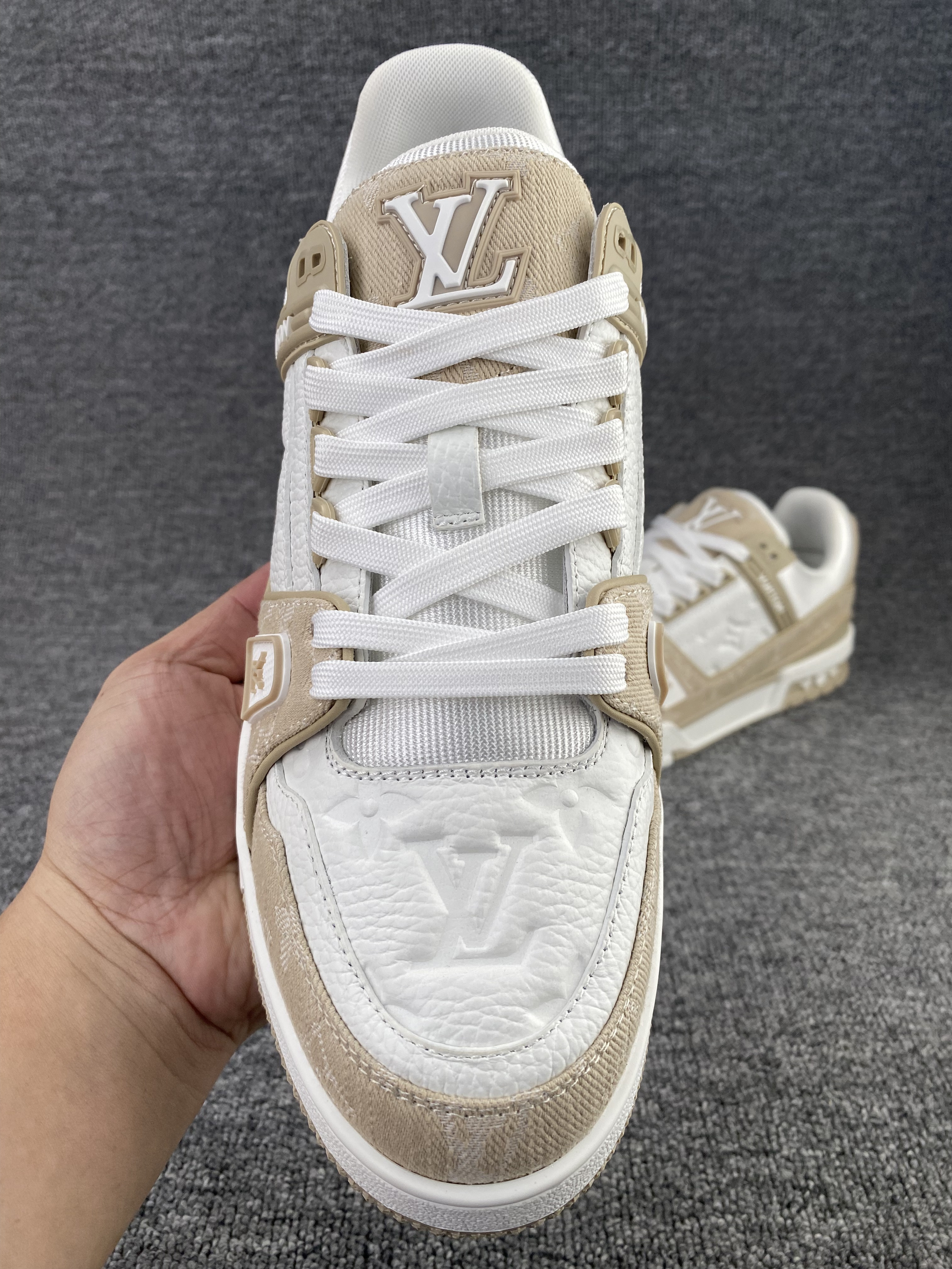 UA LV trainer Sneakers