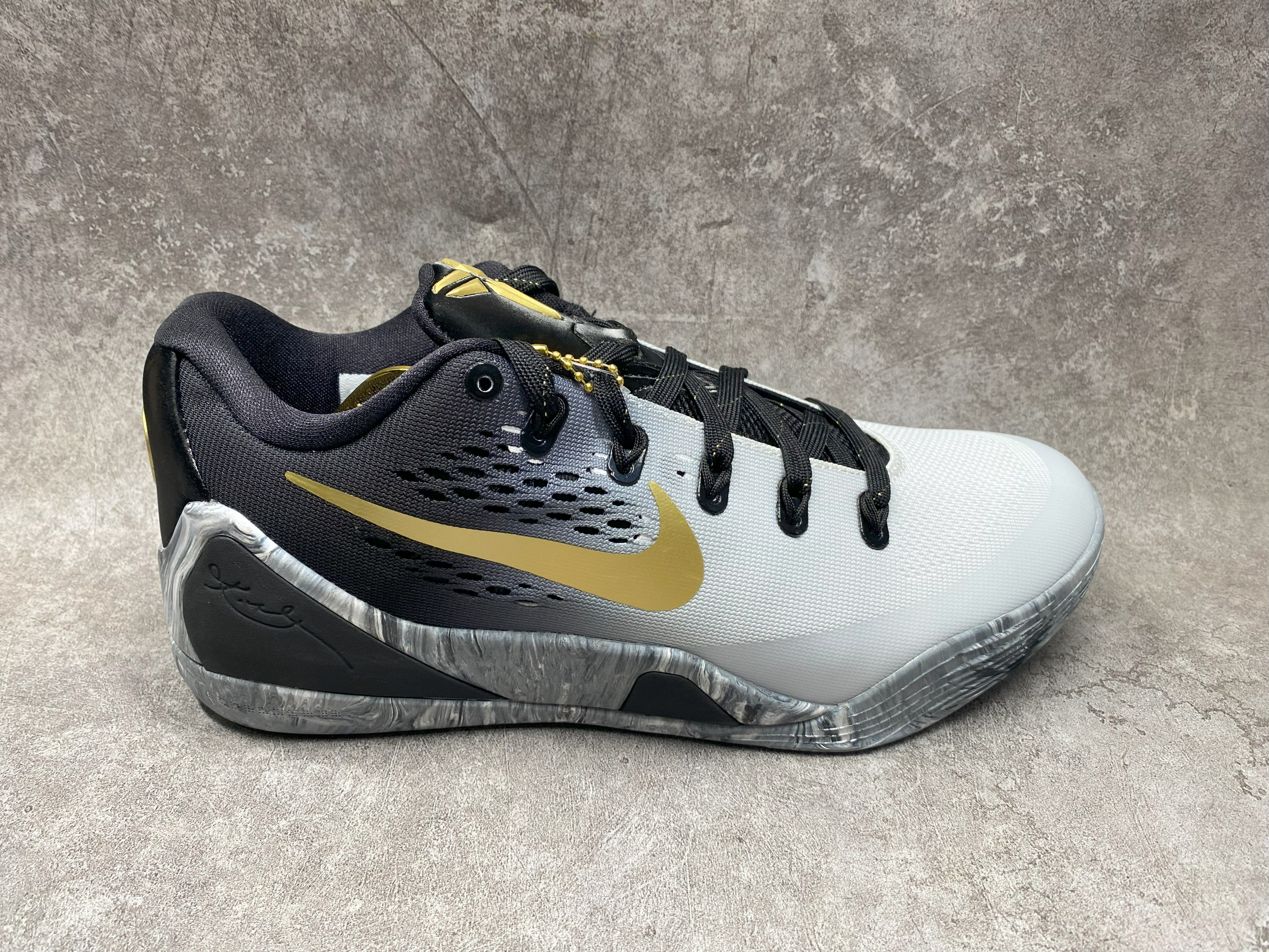 UA Nike Kobe 9 EM Low Protro