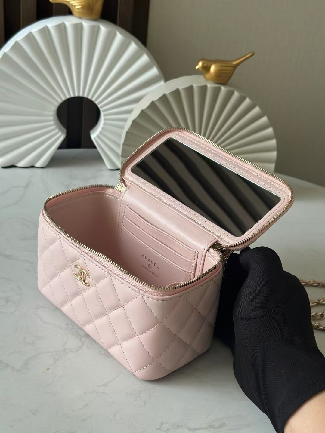 Ch*el long vanity with chain 16.5x10x8cm