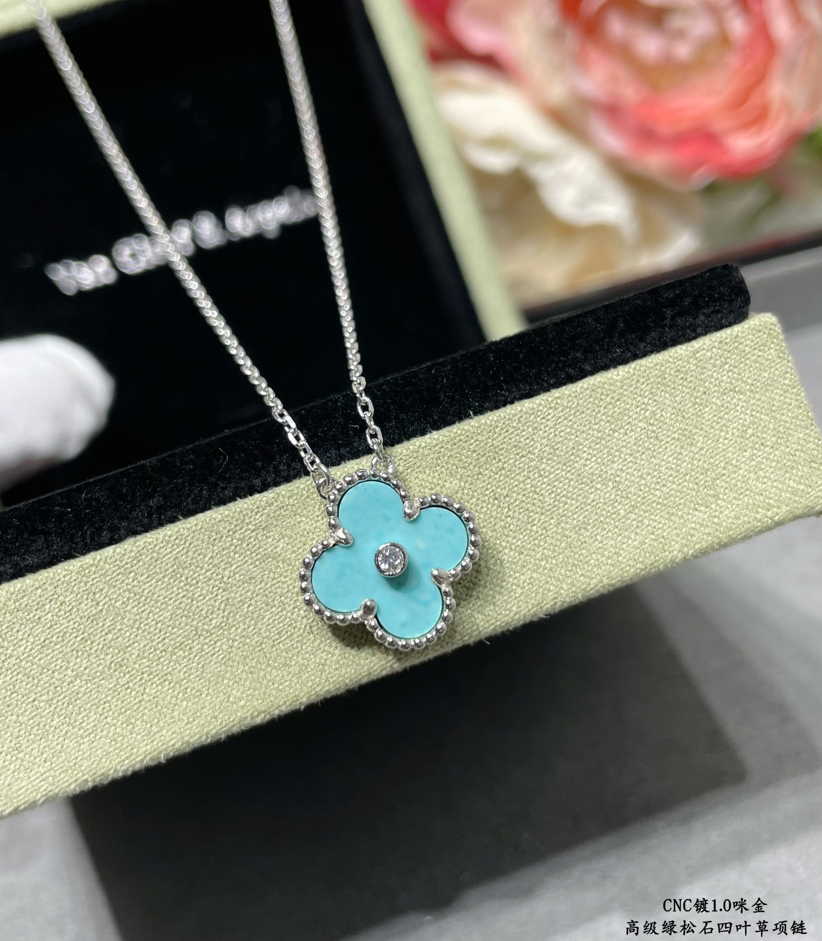 V*N CL*F & arpels medium classic four leaf clover necklace diameter approx 1.5cm chain length approx 40+5cm