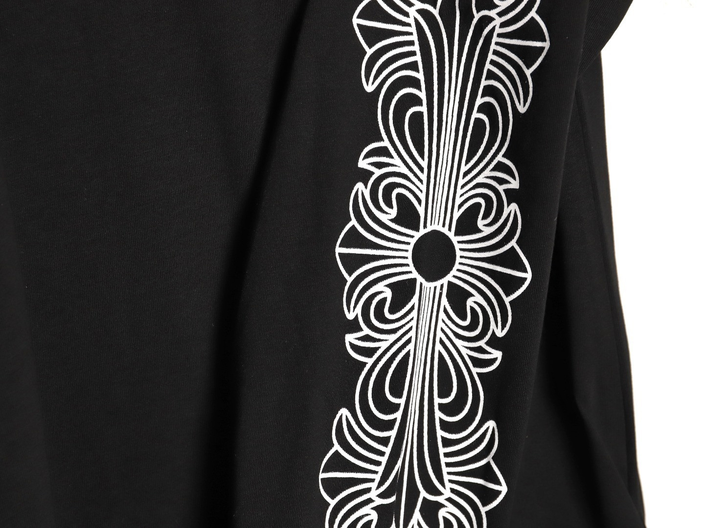 Ch**me He**ts 25fw long-sleeved t-shirt