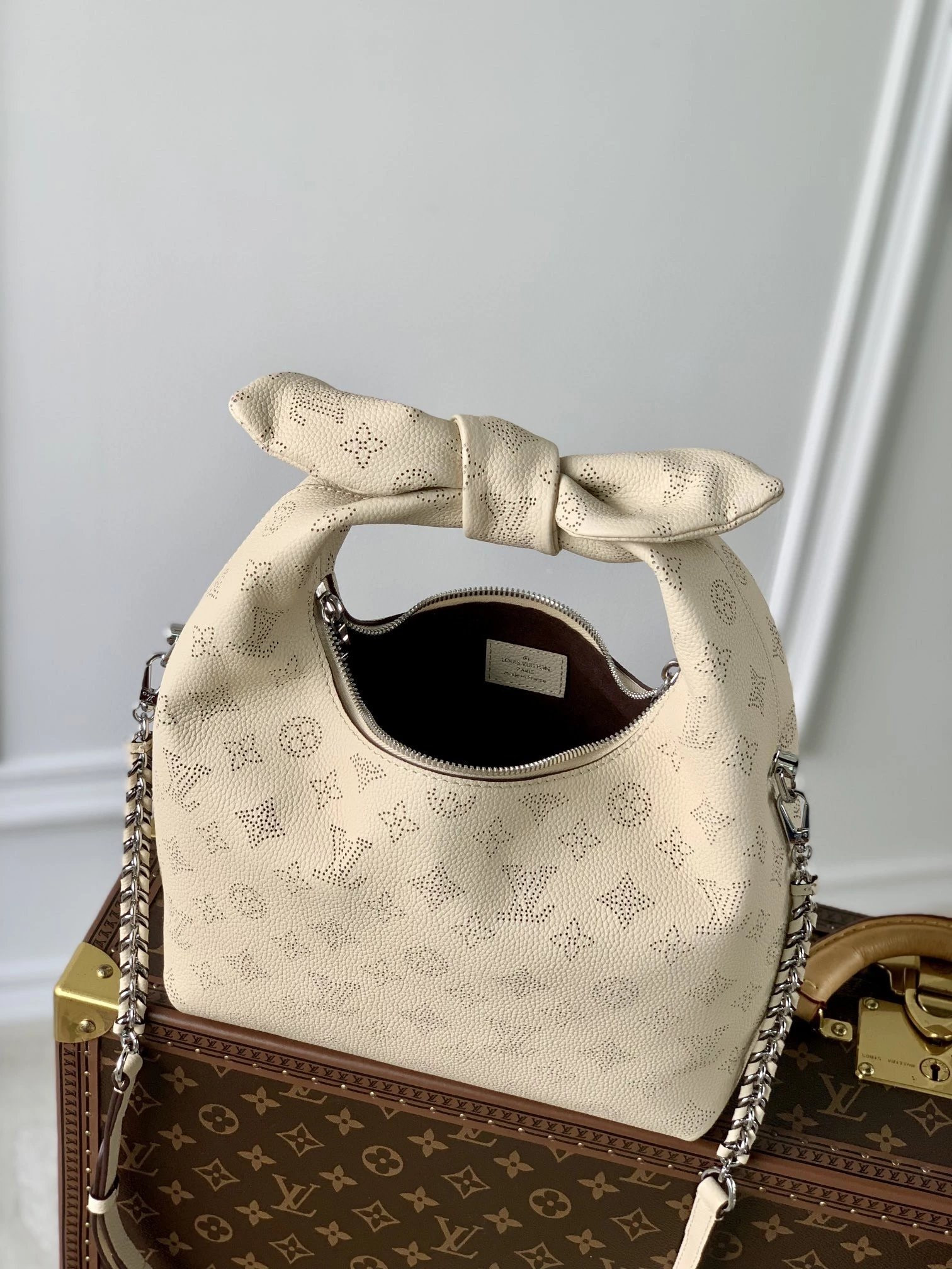 LV WHY KNOT PM M20700
