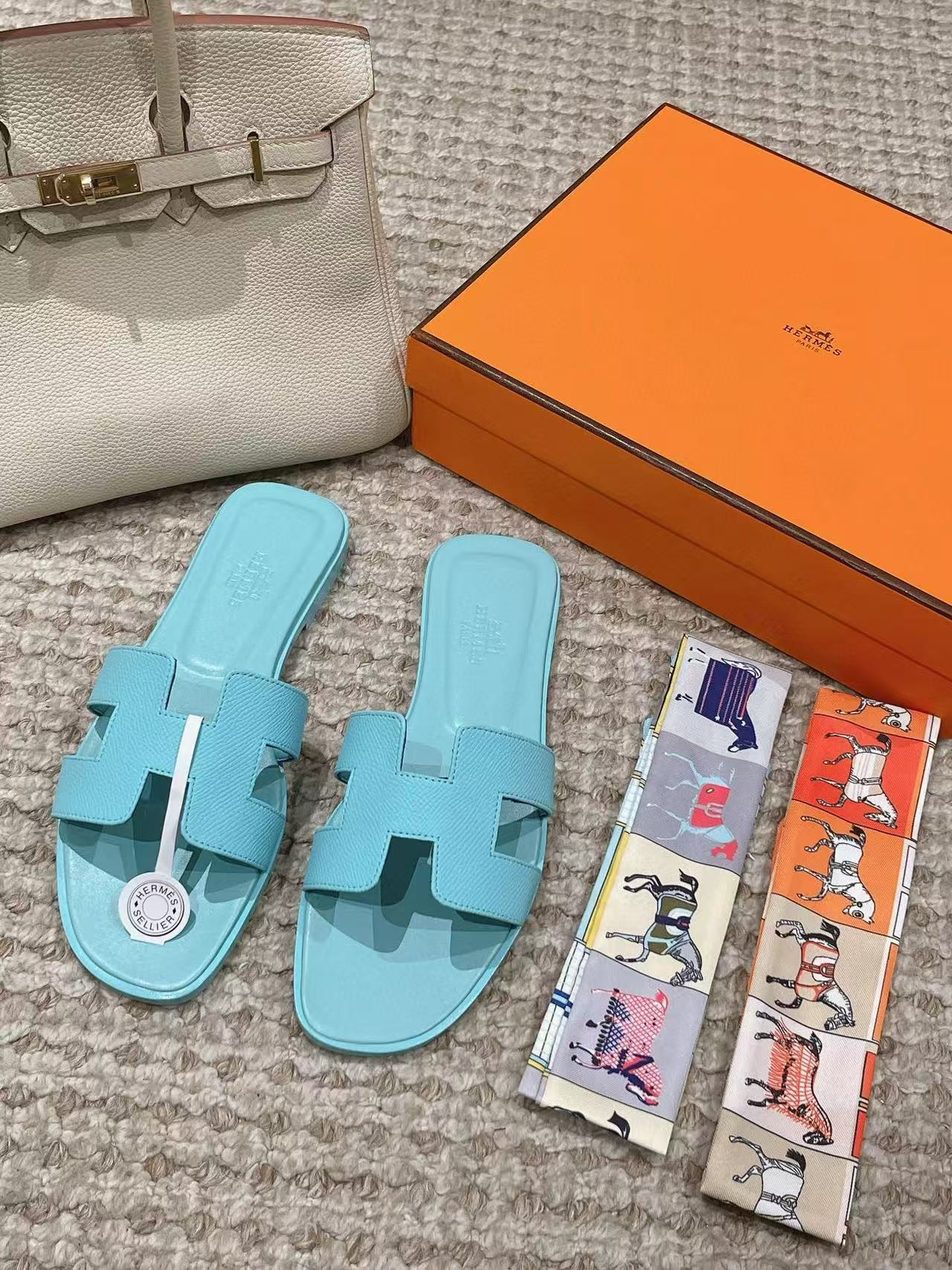 UA Hermès Oran sandal