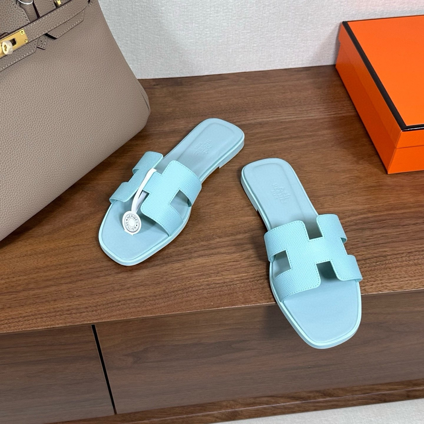 UA Hermès Oran sandal