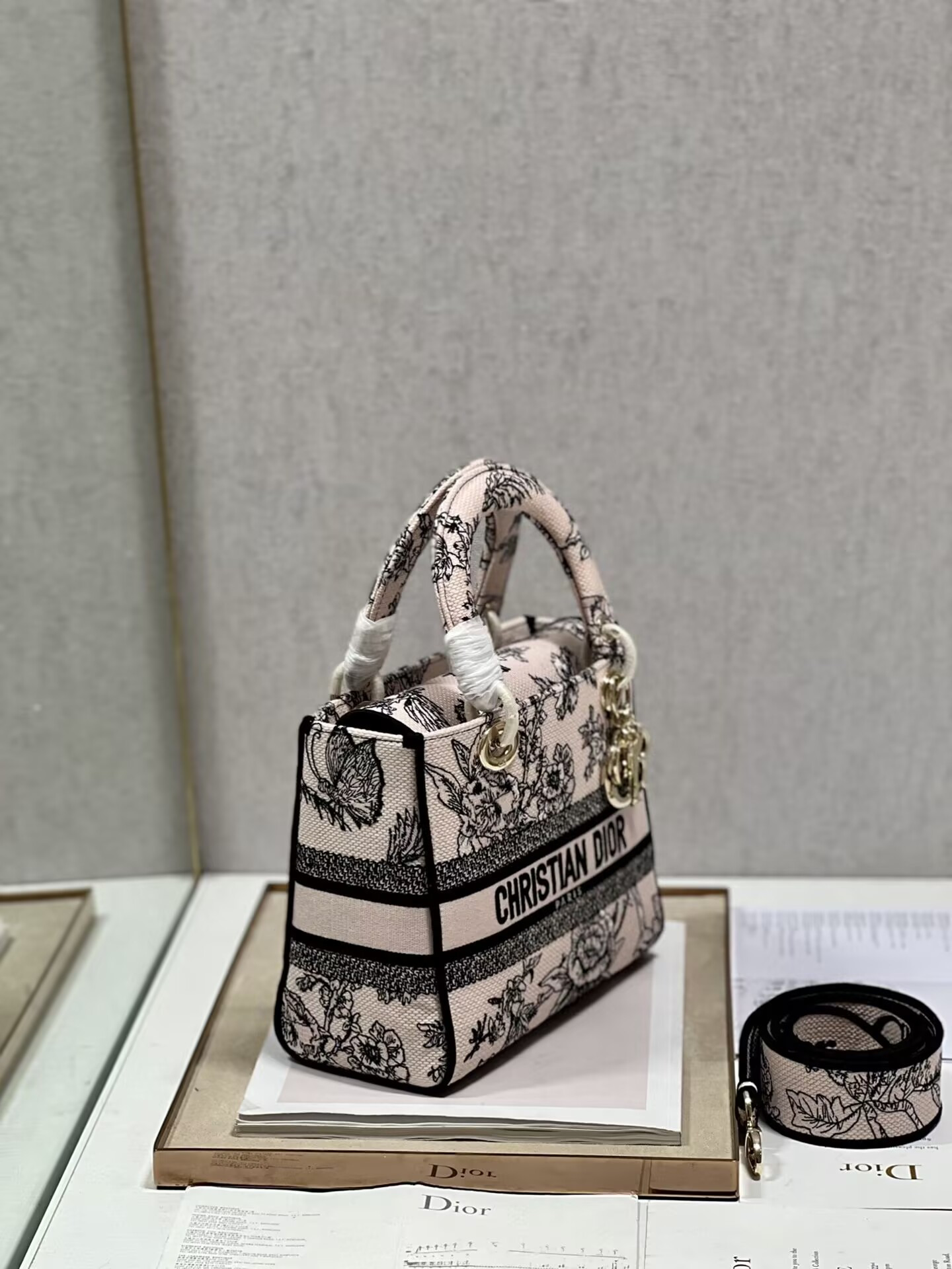 medium D*or lady d-lite bag 24 x 20 x 11 cm