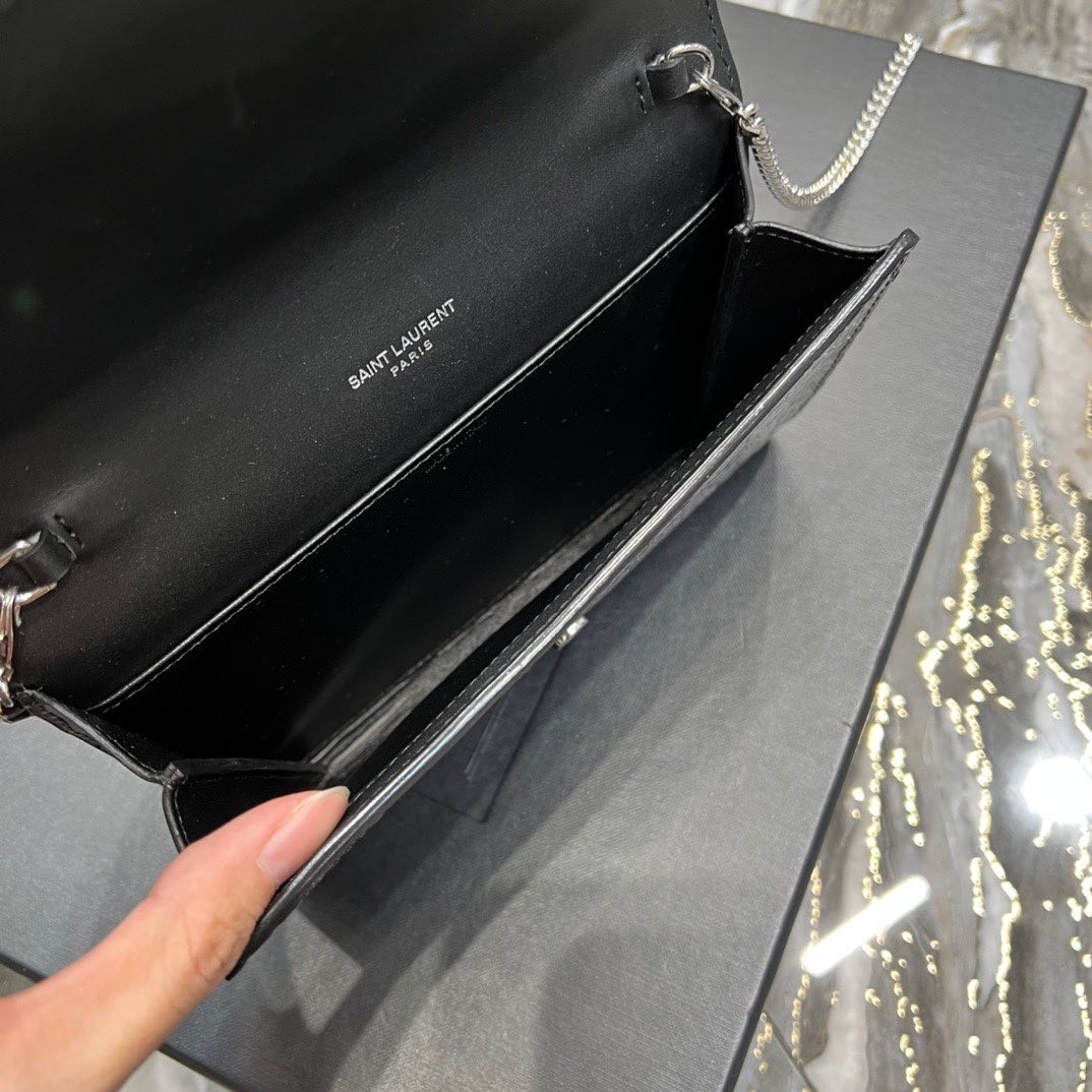 UPTOWN CHAIN WALLET IN CROCODILE-EMBOSSED SHINY LEATHER