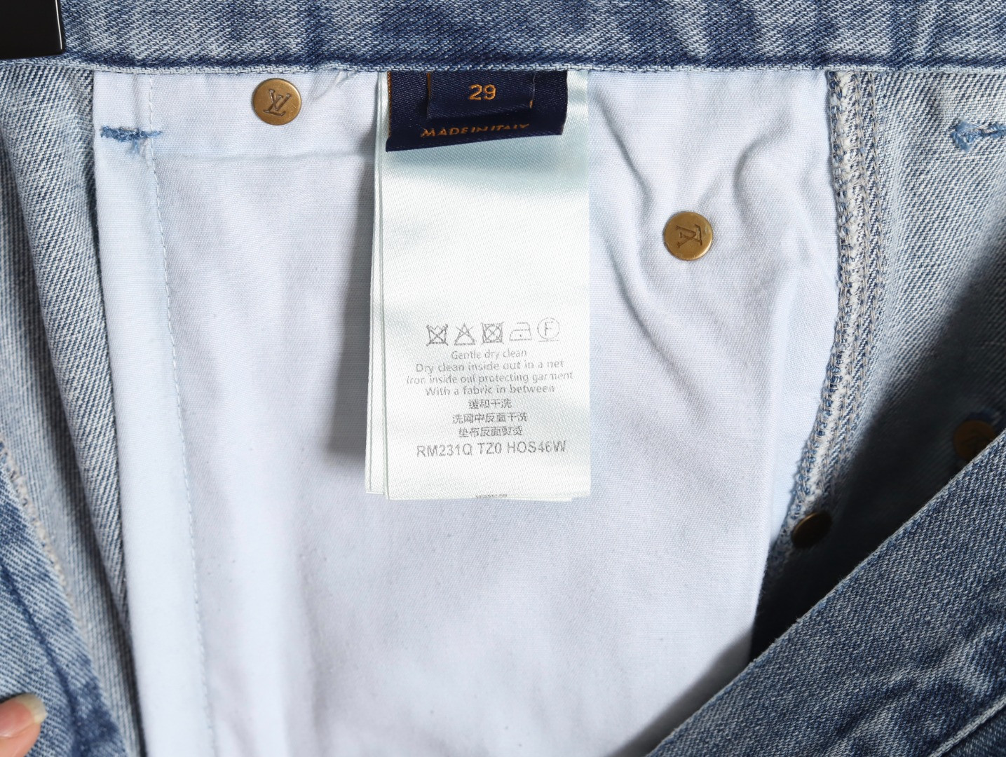 l0*is V*t0n lv shorts