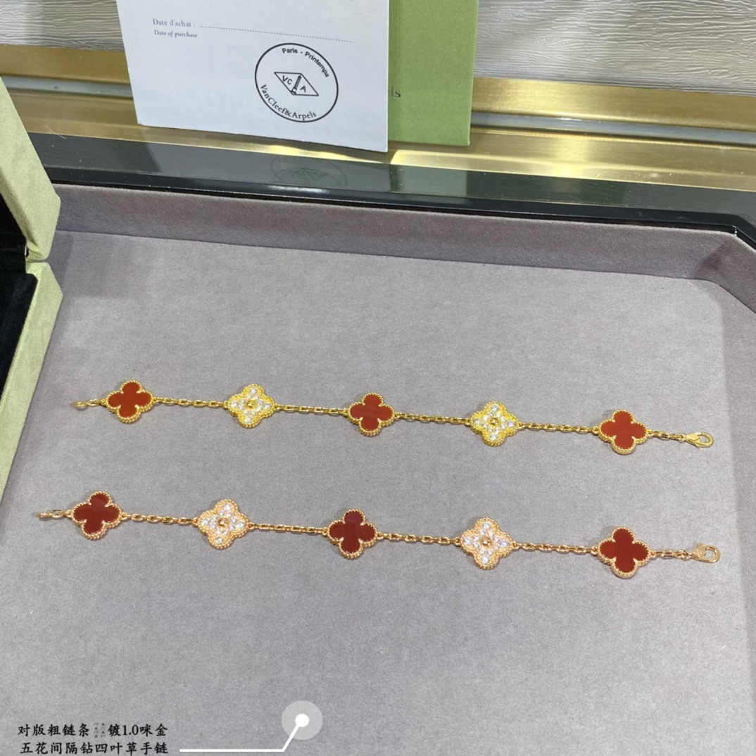 v*n cl*f & arpels interval Di*m*nd five-flower four-leaf clover bracelet