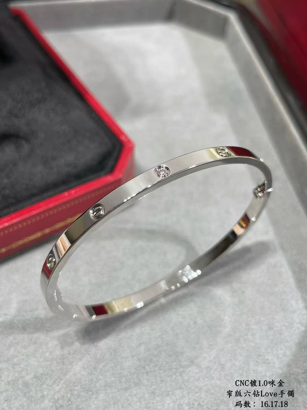 ca*t*er narrow version with Di*m*nd bracelet