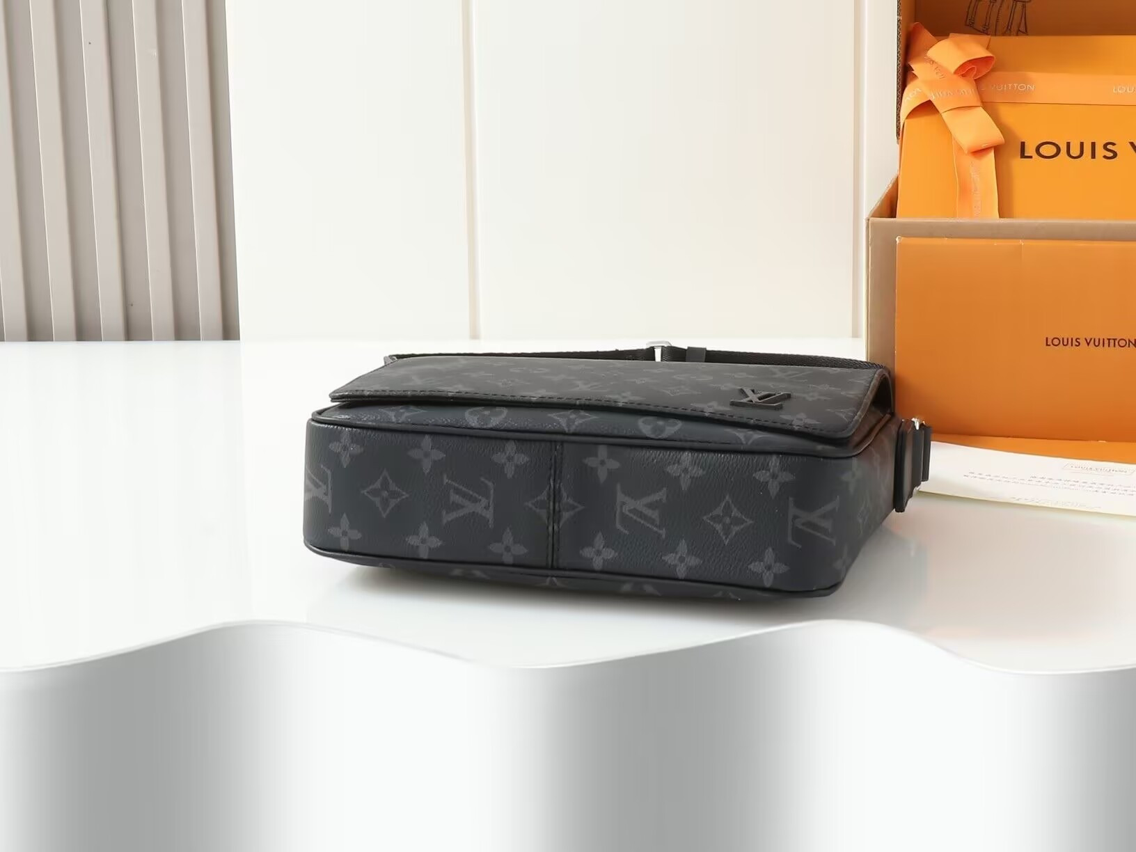 LV District PM M46255 26x20x7cm