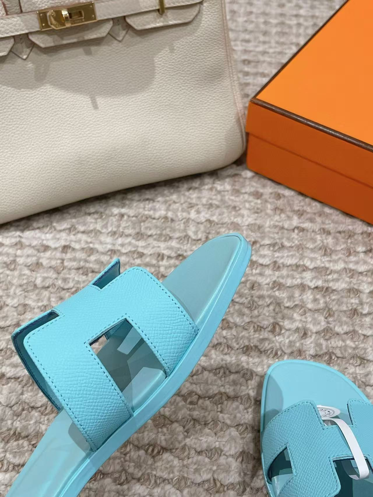 UA Hermès Oran sandal