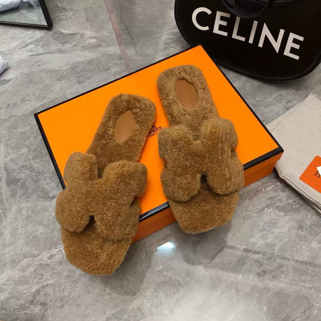 UA Hermès Oran sandal