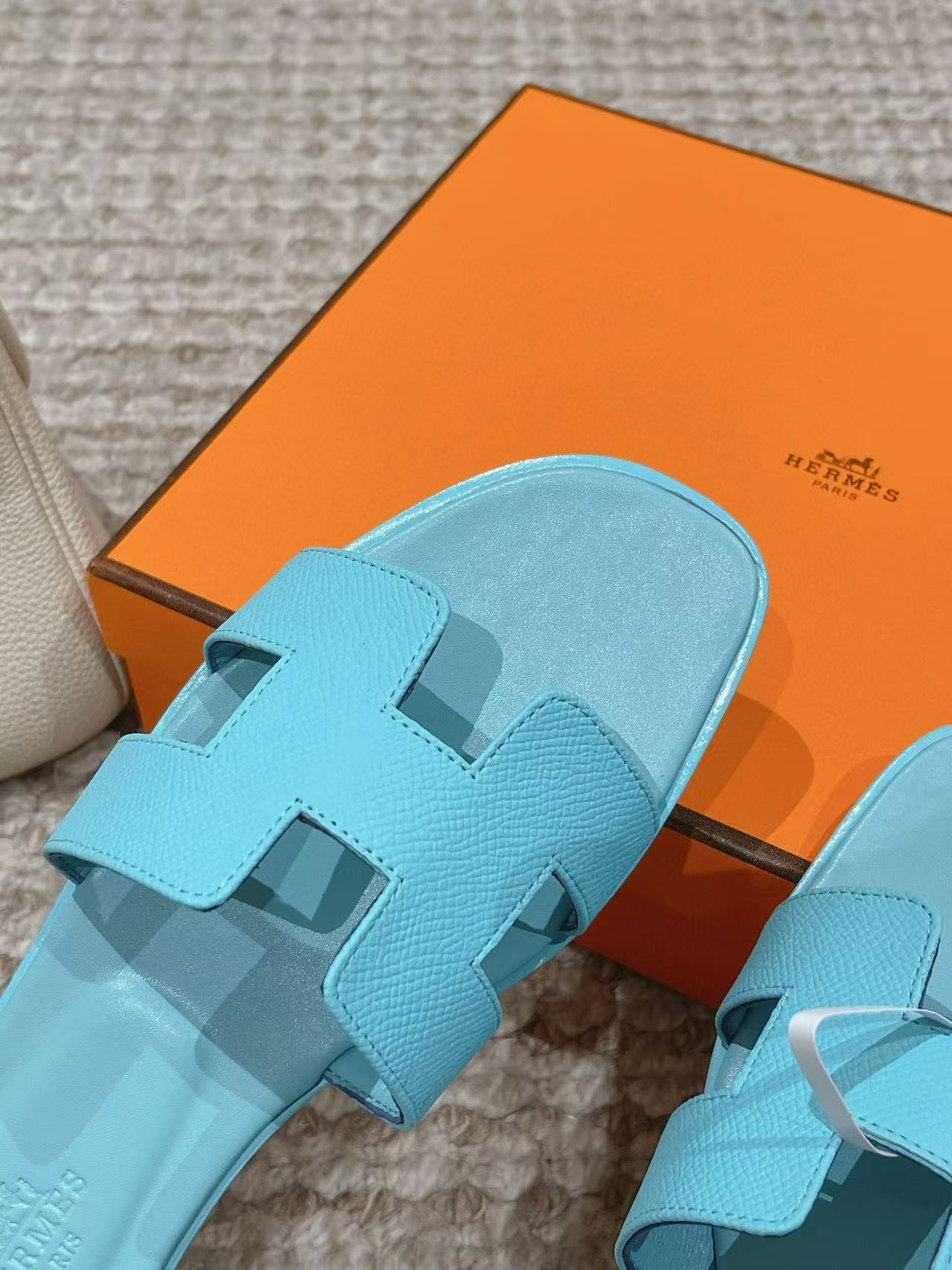 UA Hermès Oran sandal