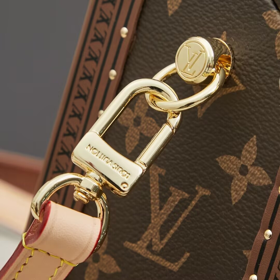 LV Camera Box M10079 17x13x7.5cm