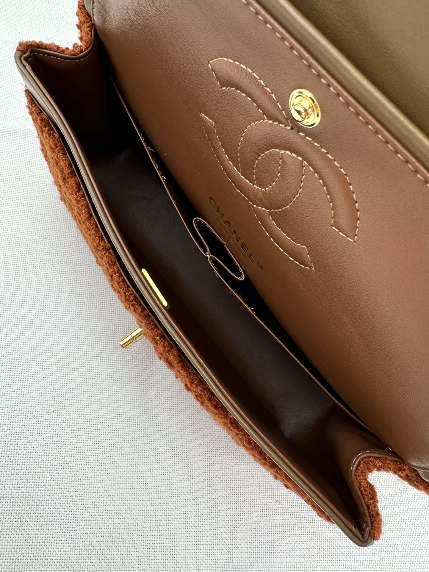 Ch*el mini classic 11.12 handbag 25 15.5 × 25.5 × 6.5 cm