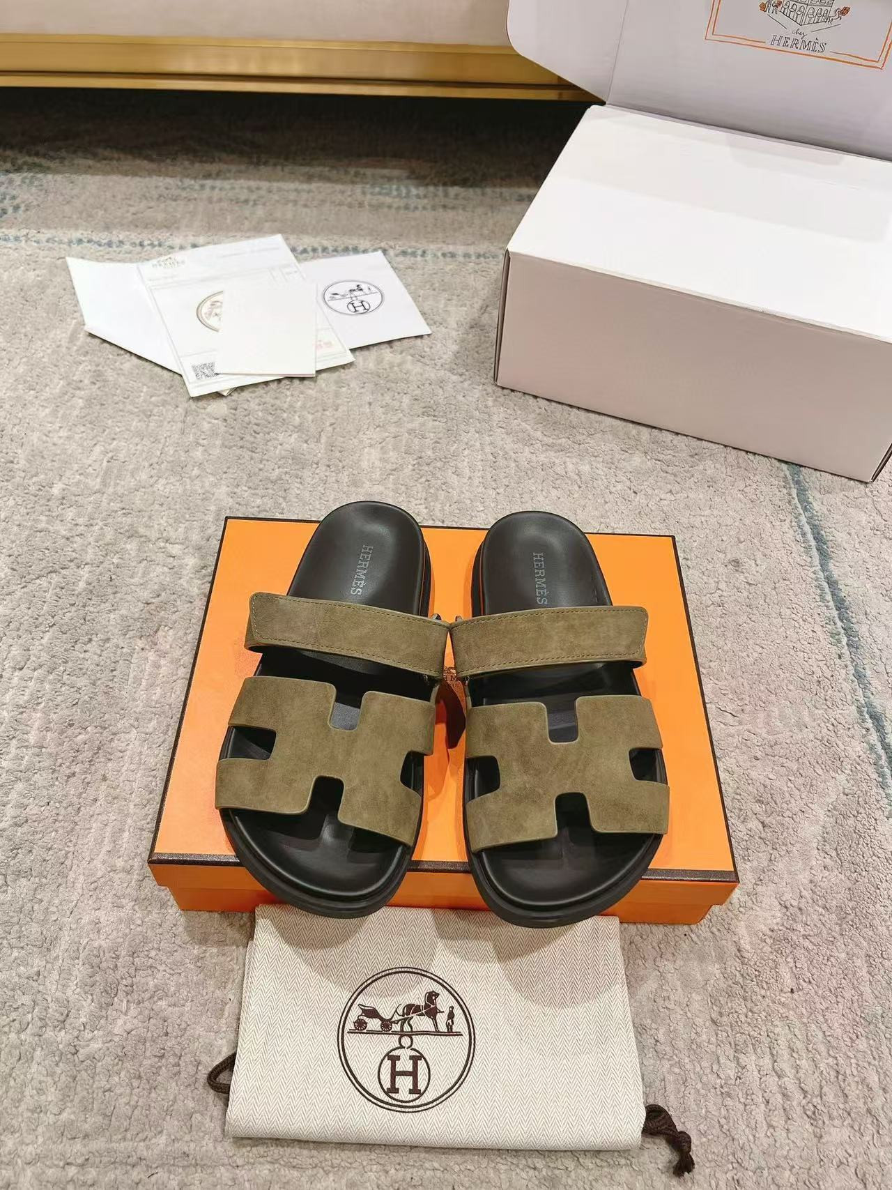 UA Hermès Chypre sandal