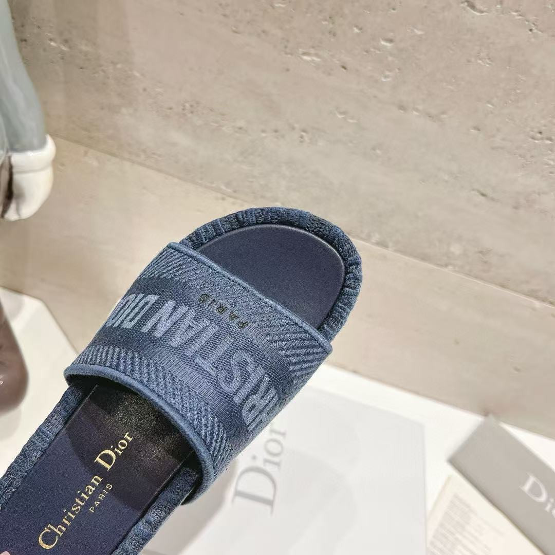 ua D*or sandal