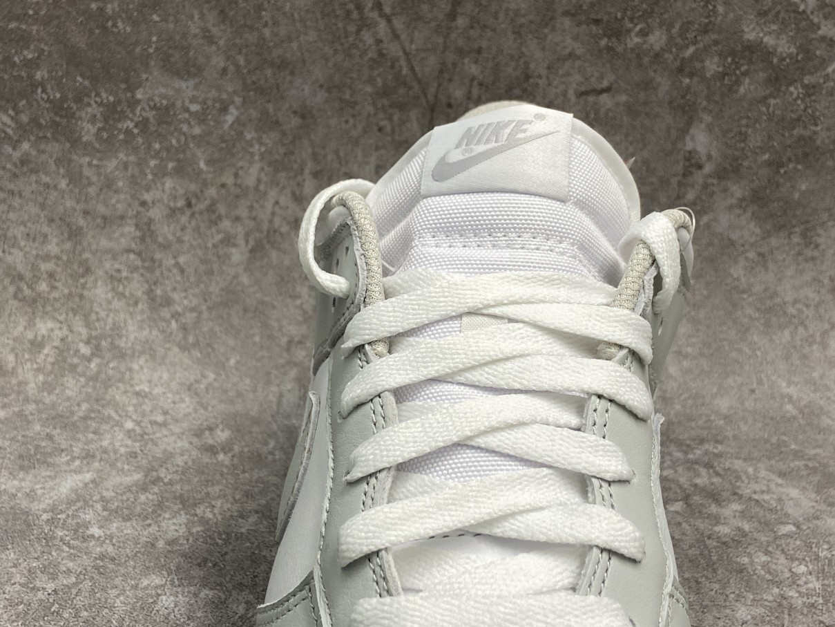 Nike SB Dunk Low Photon Dust