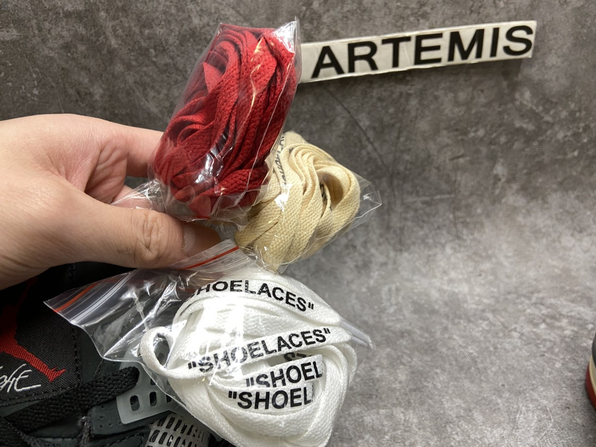 Air Jordan 4 X Off White Bred