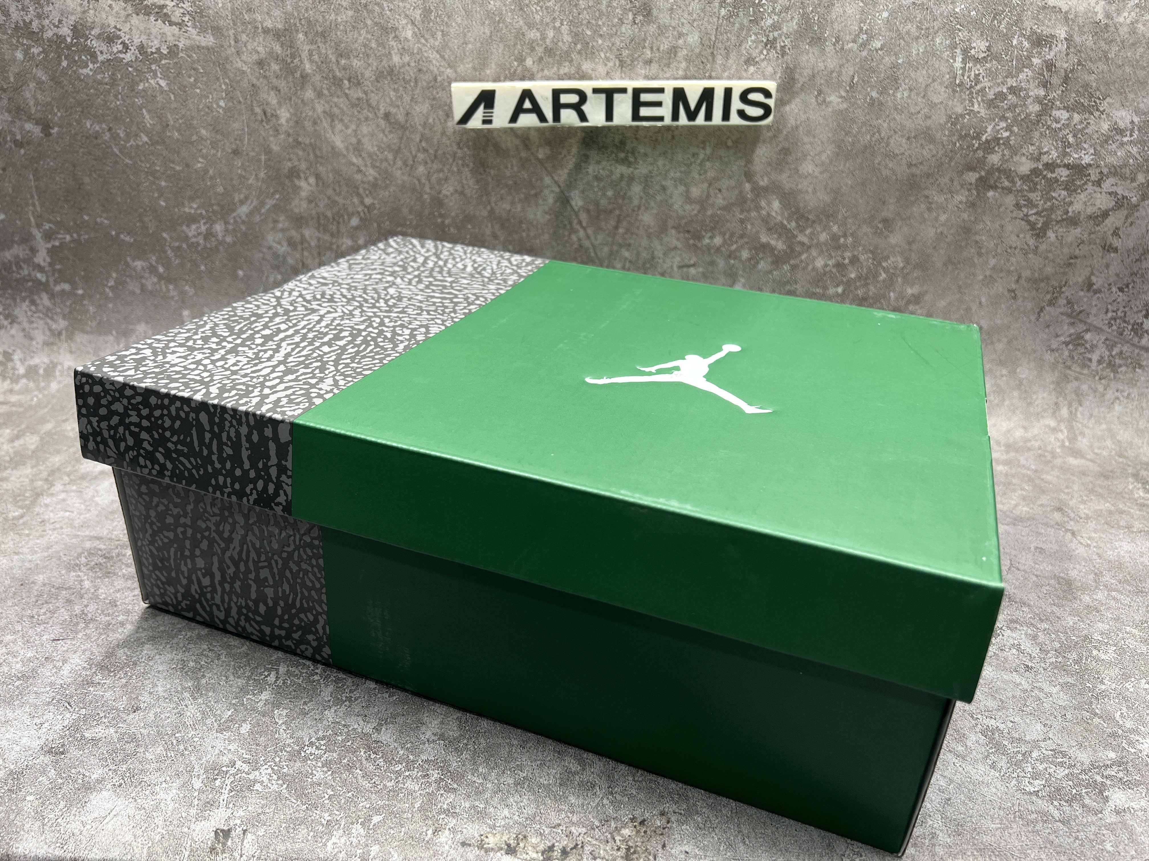 Air Jordan 3 Retro Pine Green