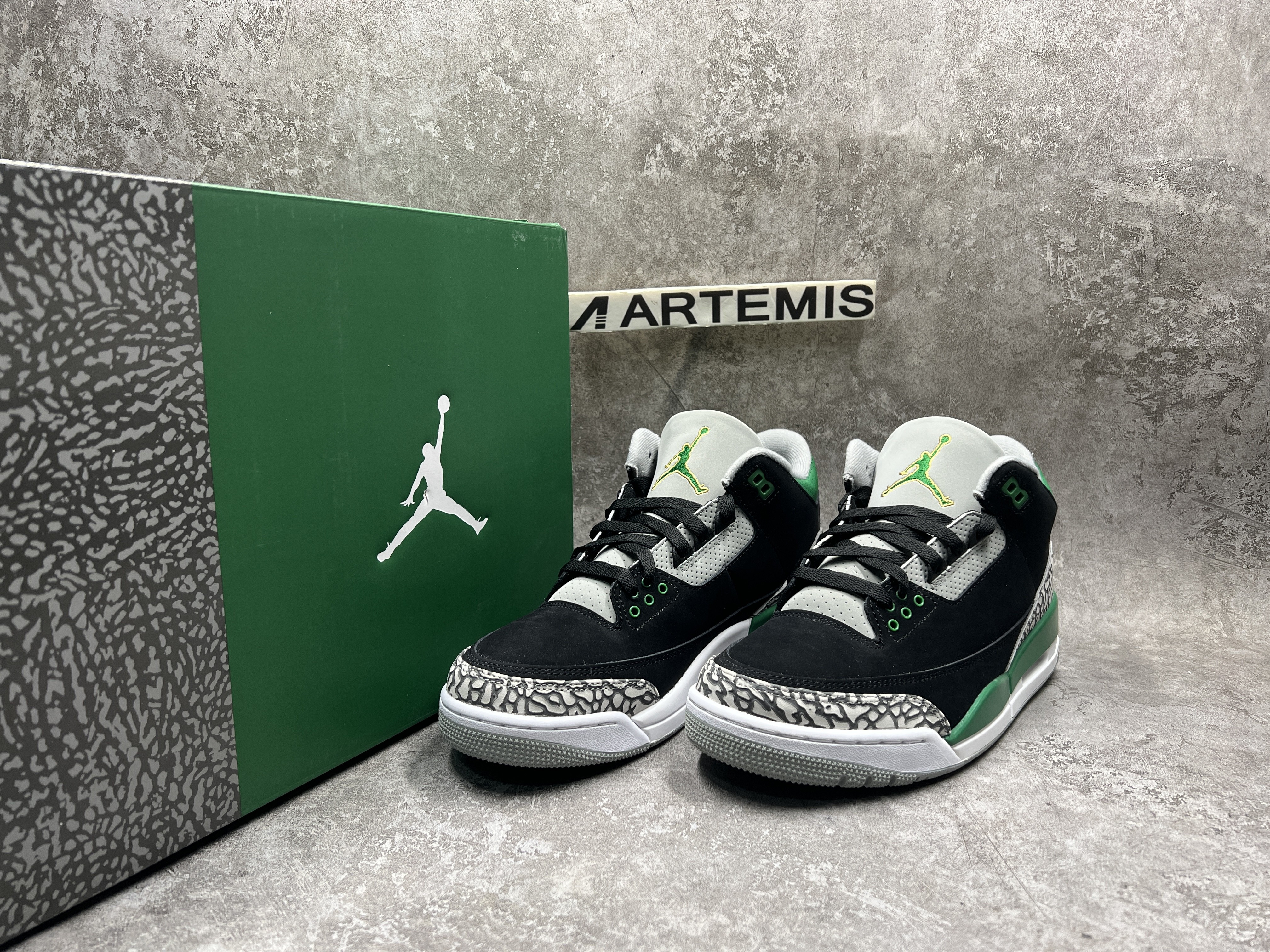 Air Jordan 3 Retro Pine Green