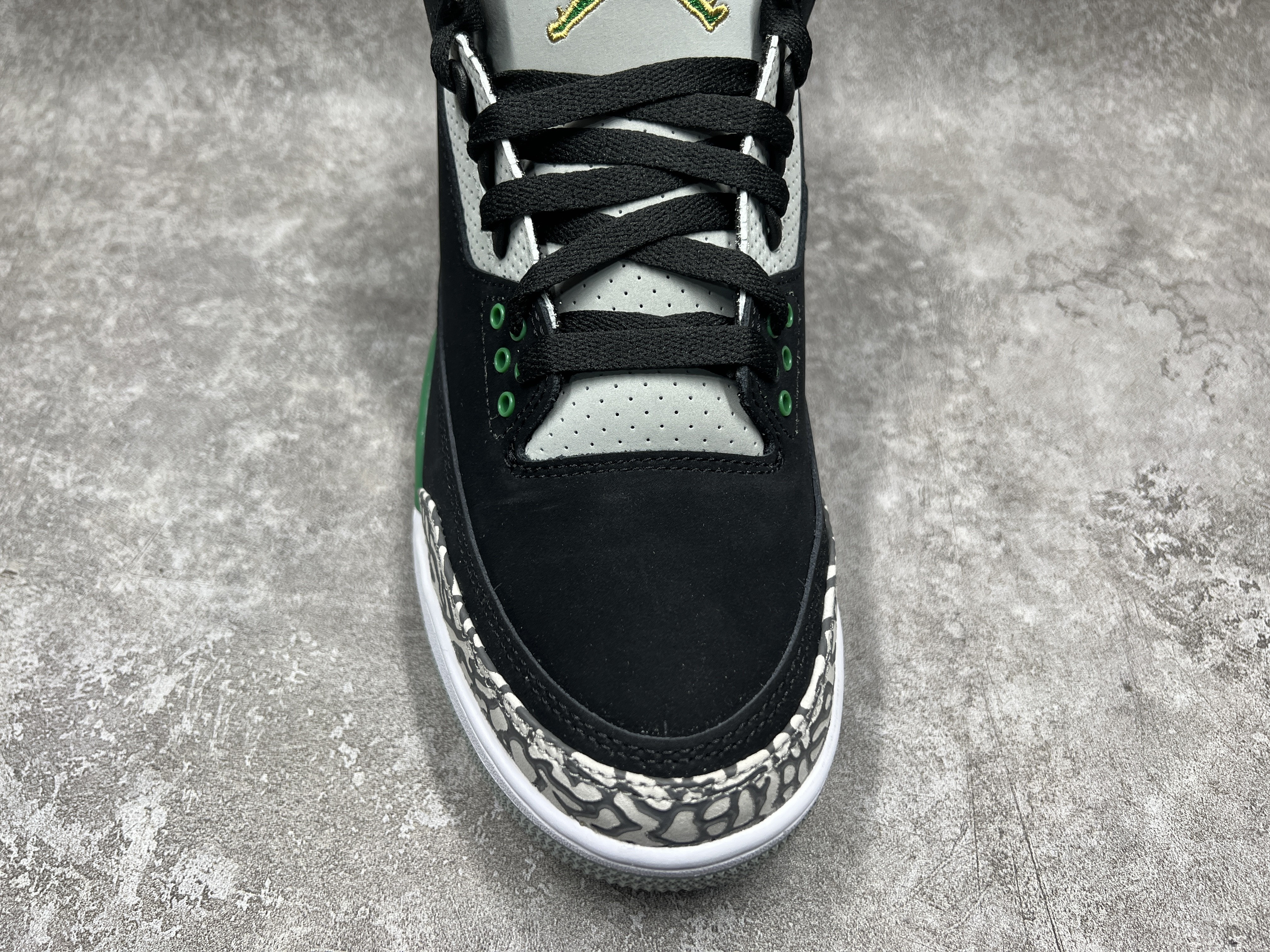 Air Jordan 3 Retro Pine Green