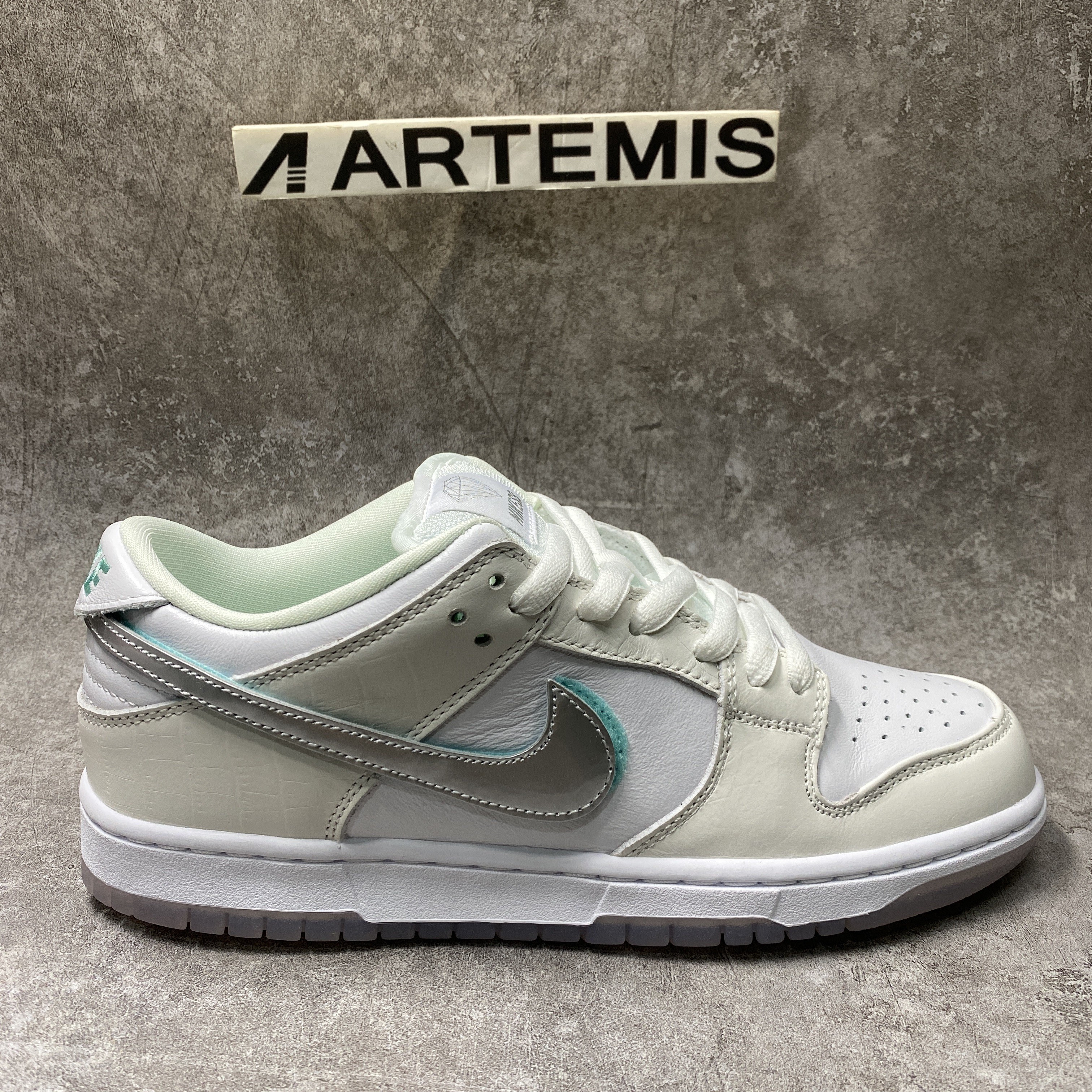 nike sb dunk low Di*m*nd s*pply co white Di*m*nd