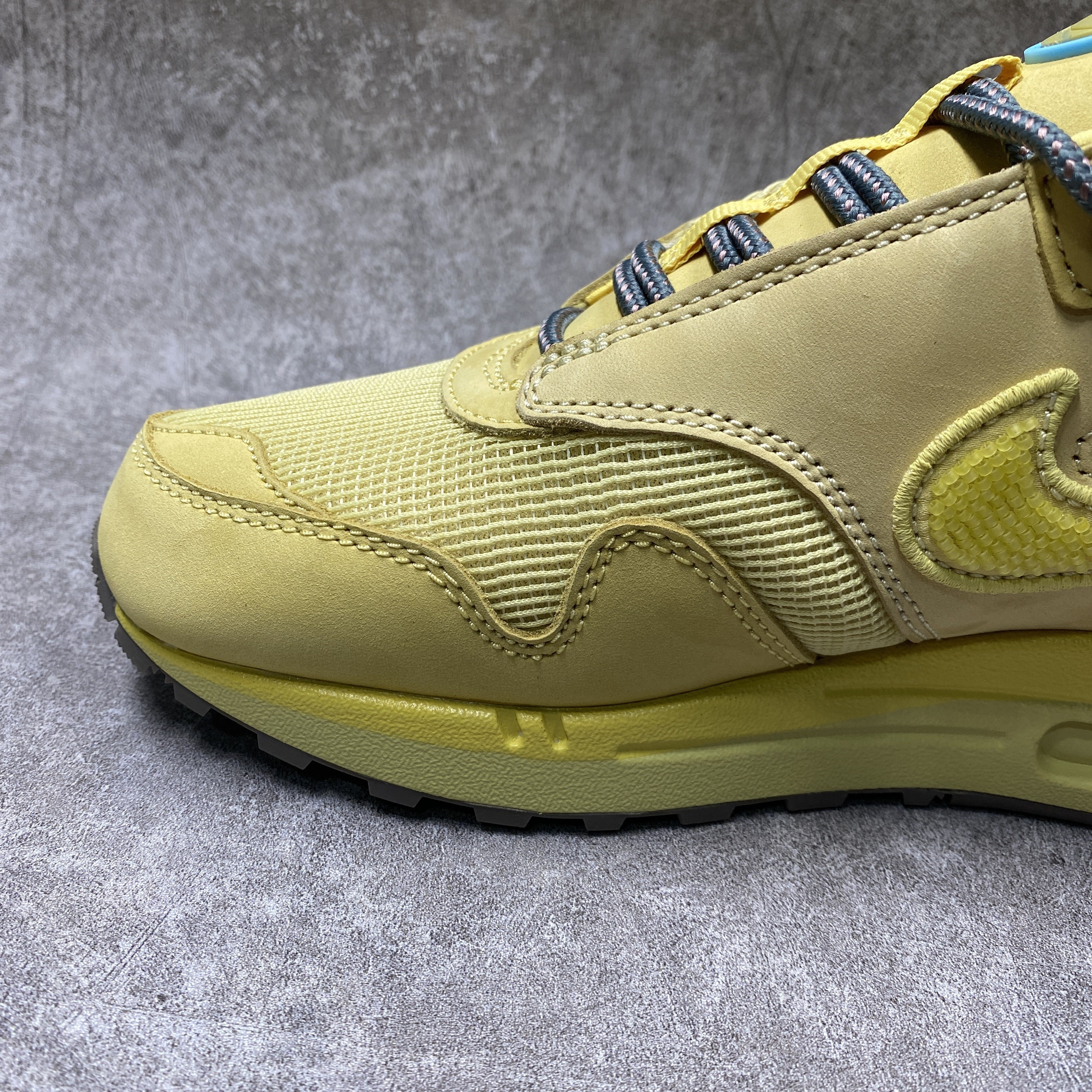 Nike Air Max 1 Travis Scott Cactus Jack Saturn Gold