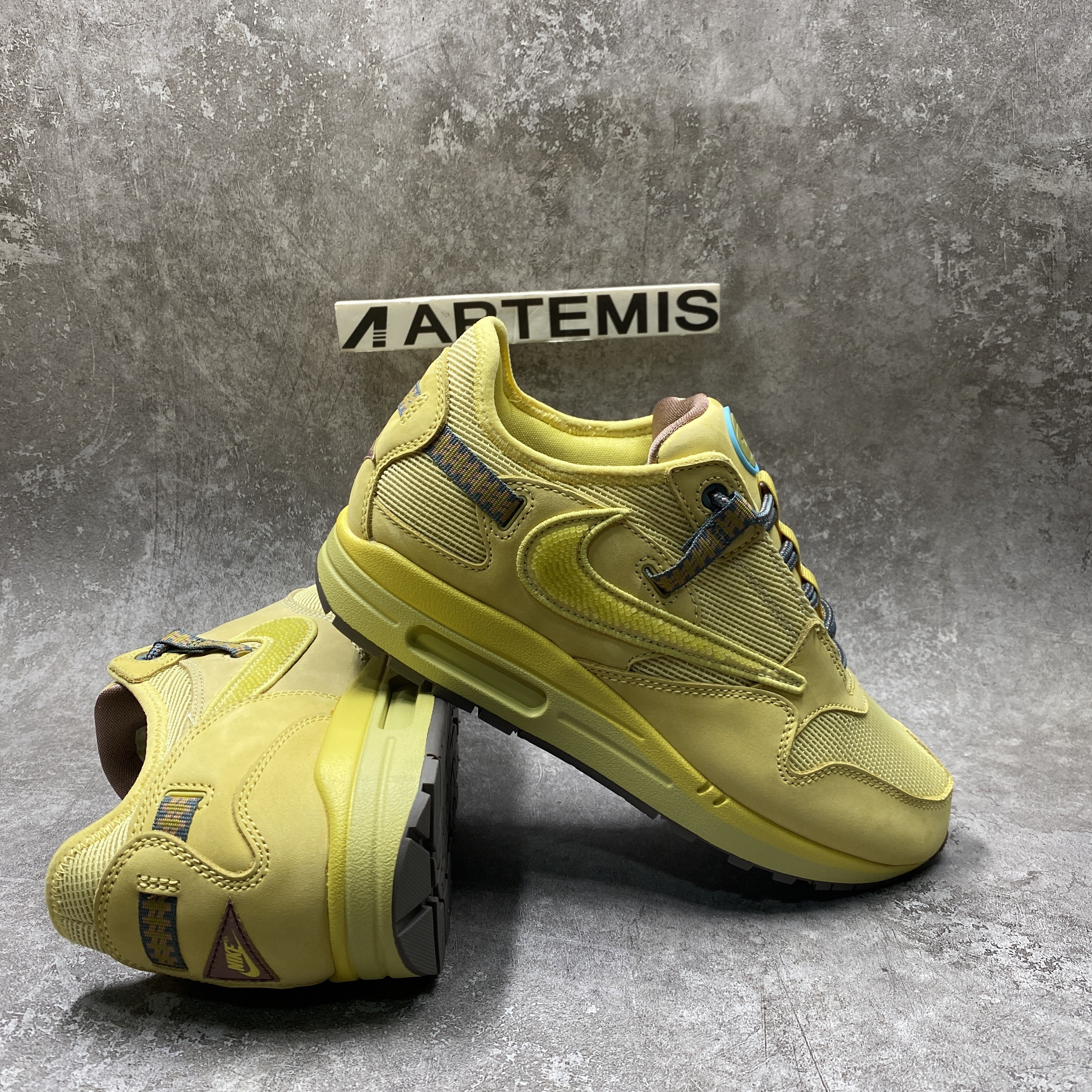 Nike Air Max 1 Travis Scott Cactus Jack Saturn Gold