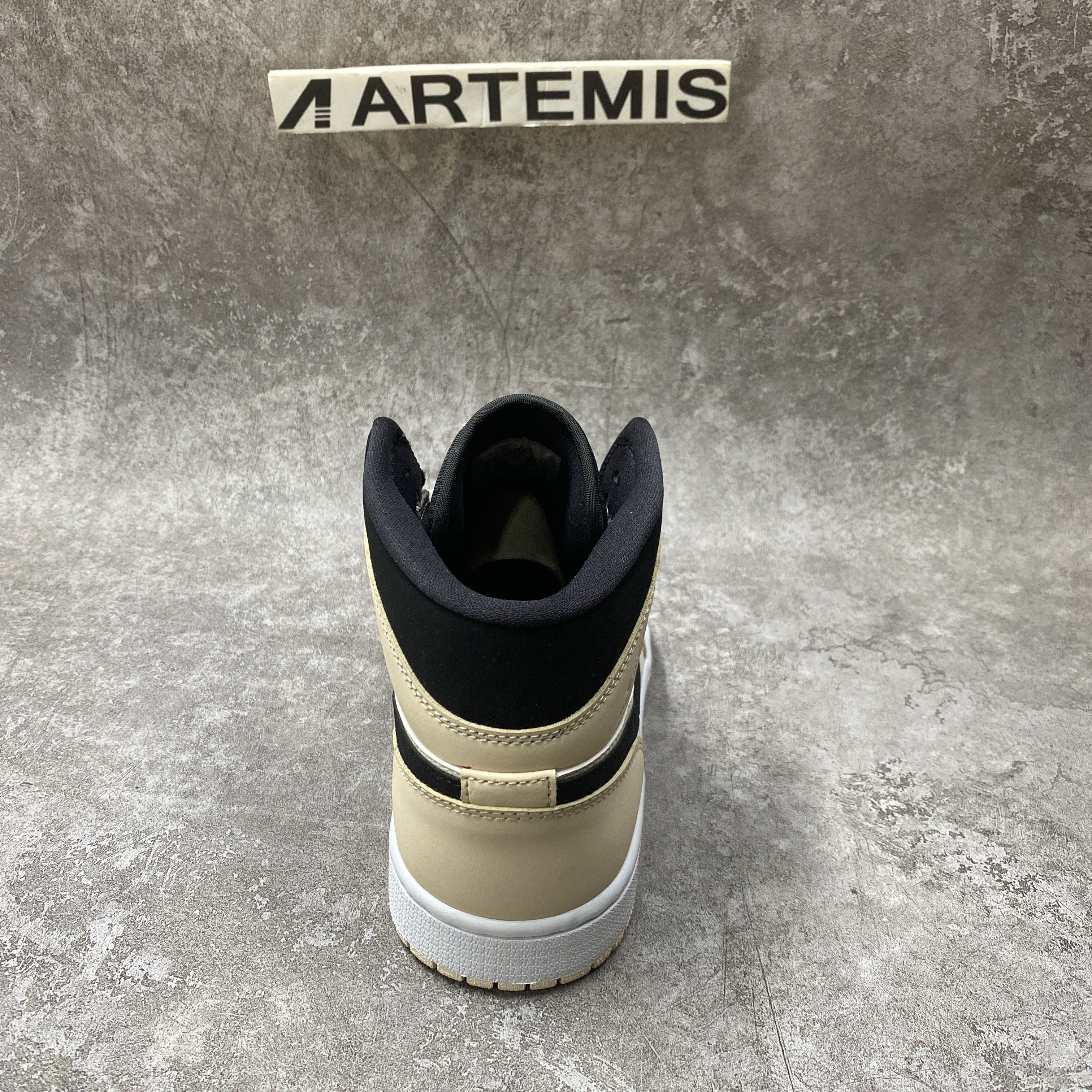 Air Jordan 1 Mid Barely Orange Light Viole