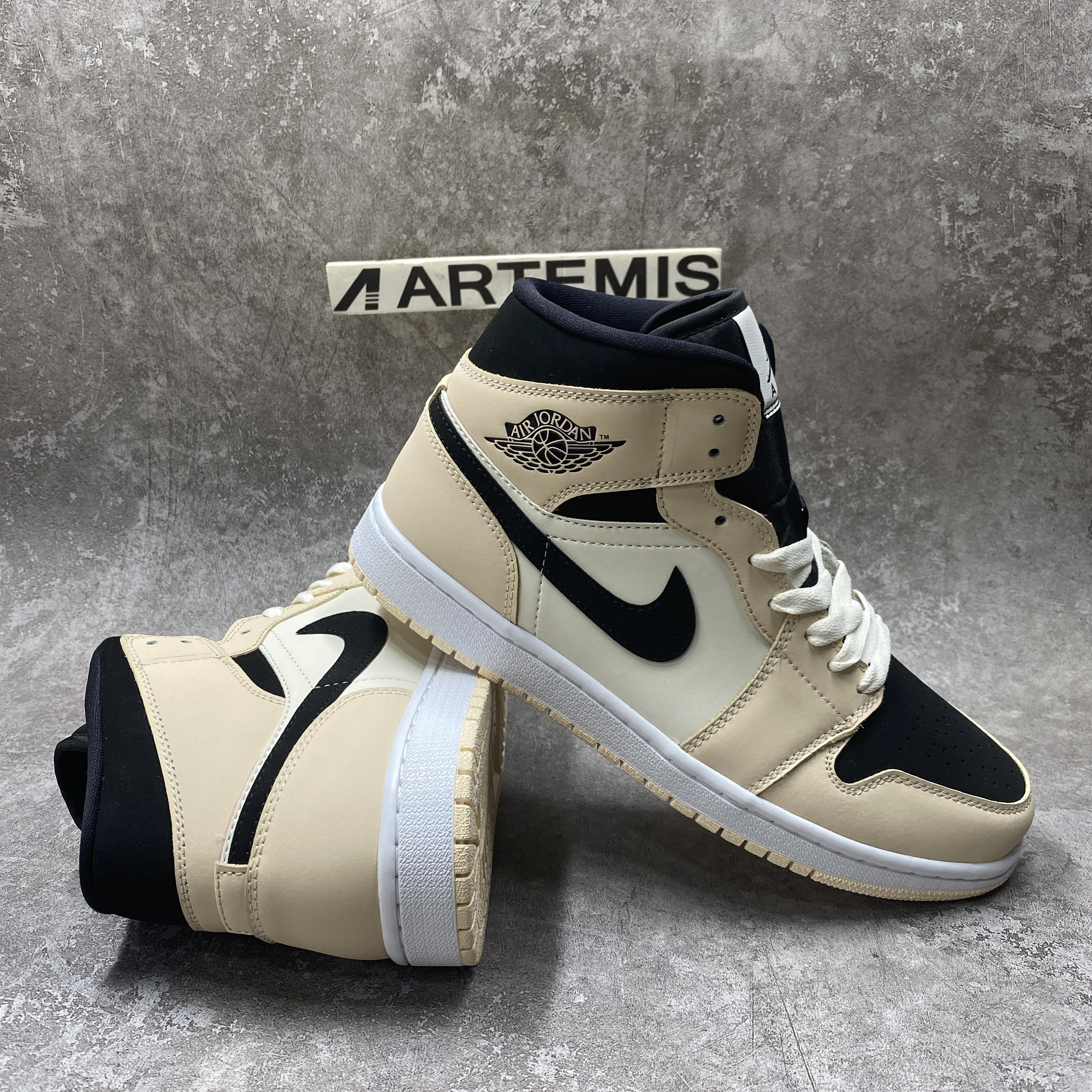 Air Jordan 1 Mid Barely Orange Light Viole