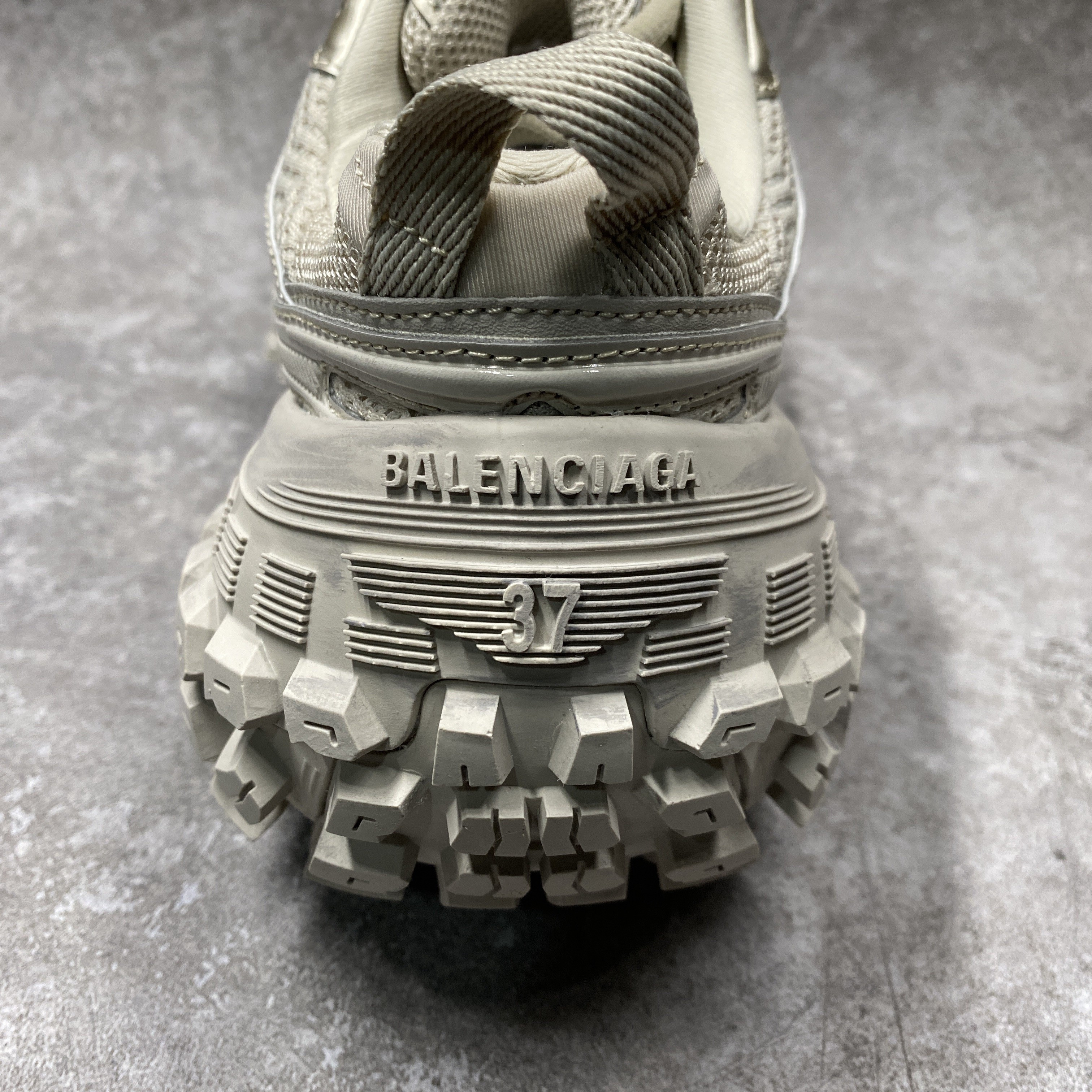 Balenciga Defender Beige