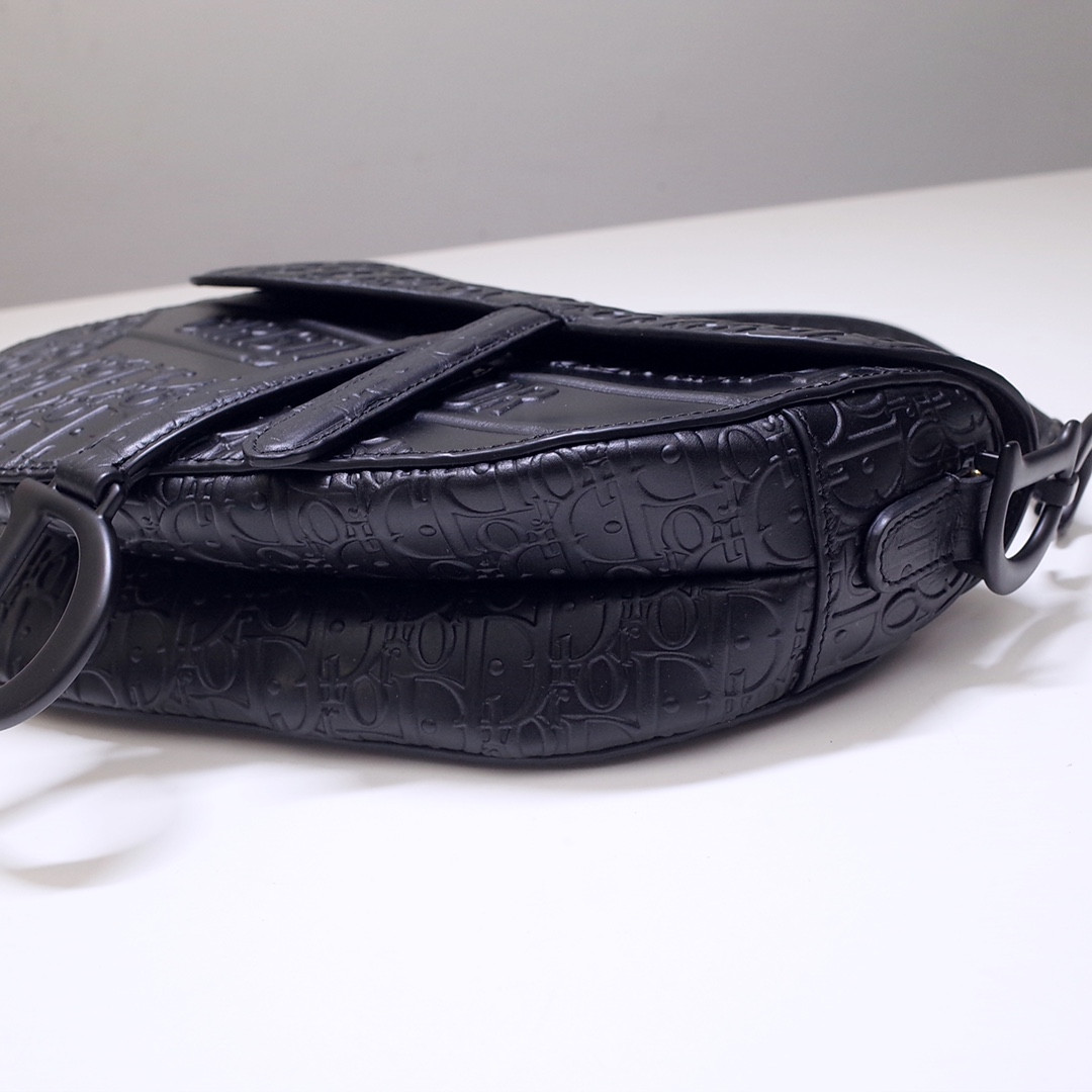 saddle bag with strap black D*or oblique embossed calfskin 25.5x20x6.5cm