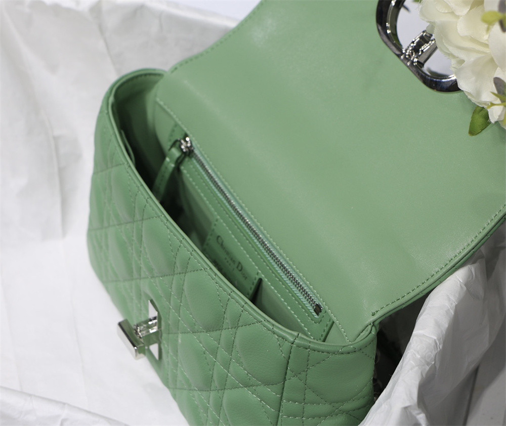 small d*or caro bag green S*pple cannage calfskin with silver hardware 20 x 12 x 7 cm