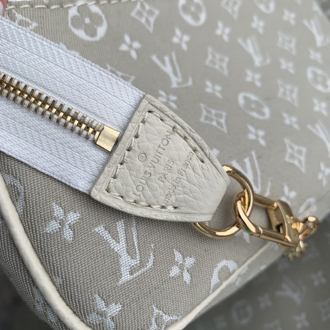 LV PETIT BUCKET white