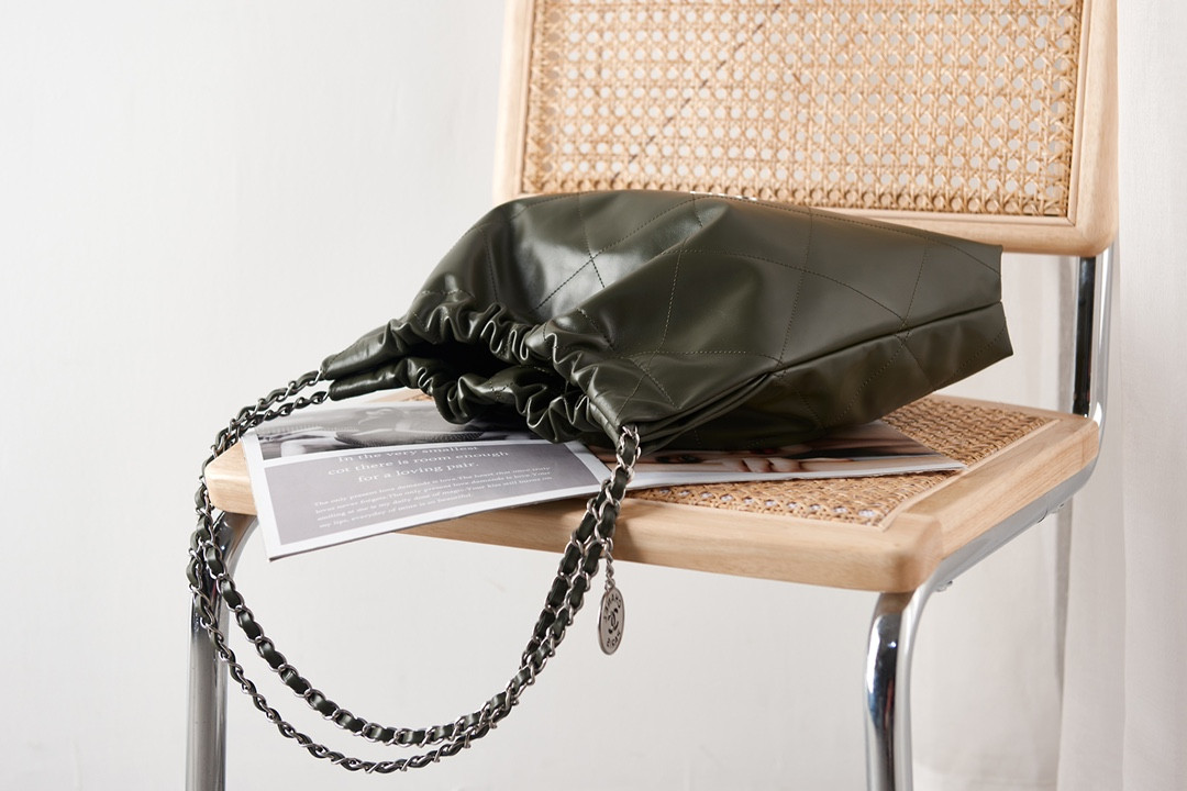 Ch*el 22 handbag shiny calfskin in silver metal 15.2×16.4×3.1 in