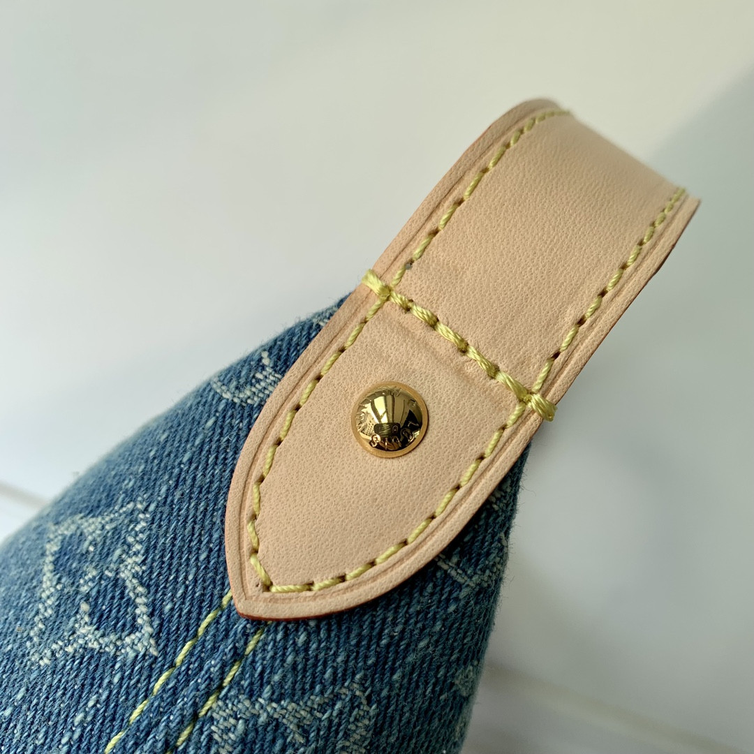 l0*is V*t0n m82949 hills pochette 7.3 x 4.3 x 2.6 inches