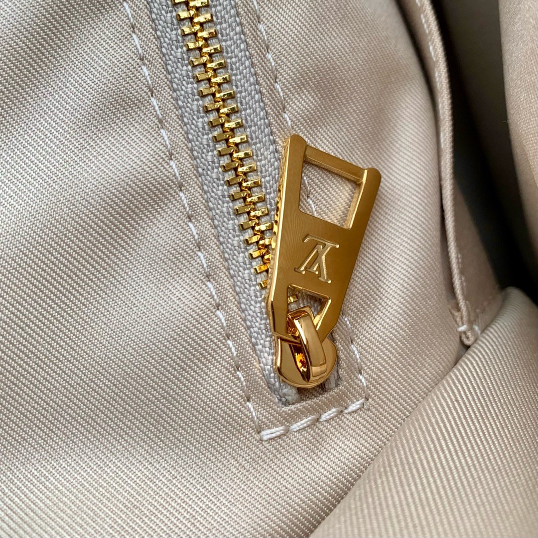 LV OnTheGo MM M24708 13.8 x 10.6 x 5.5 inches