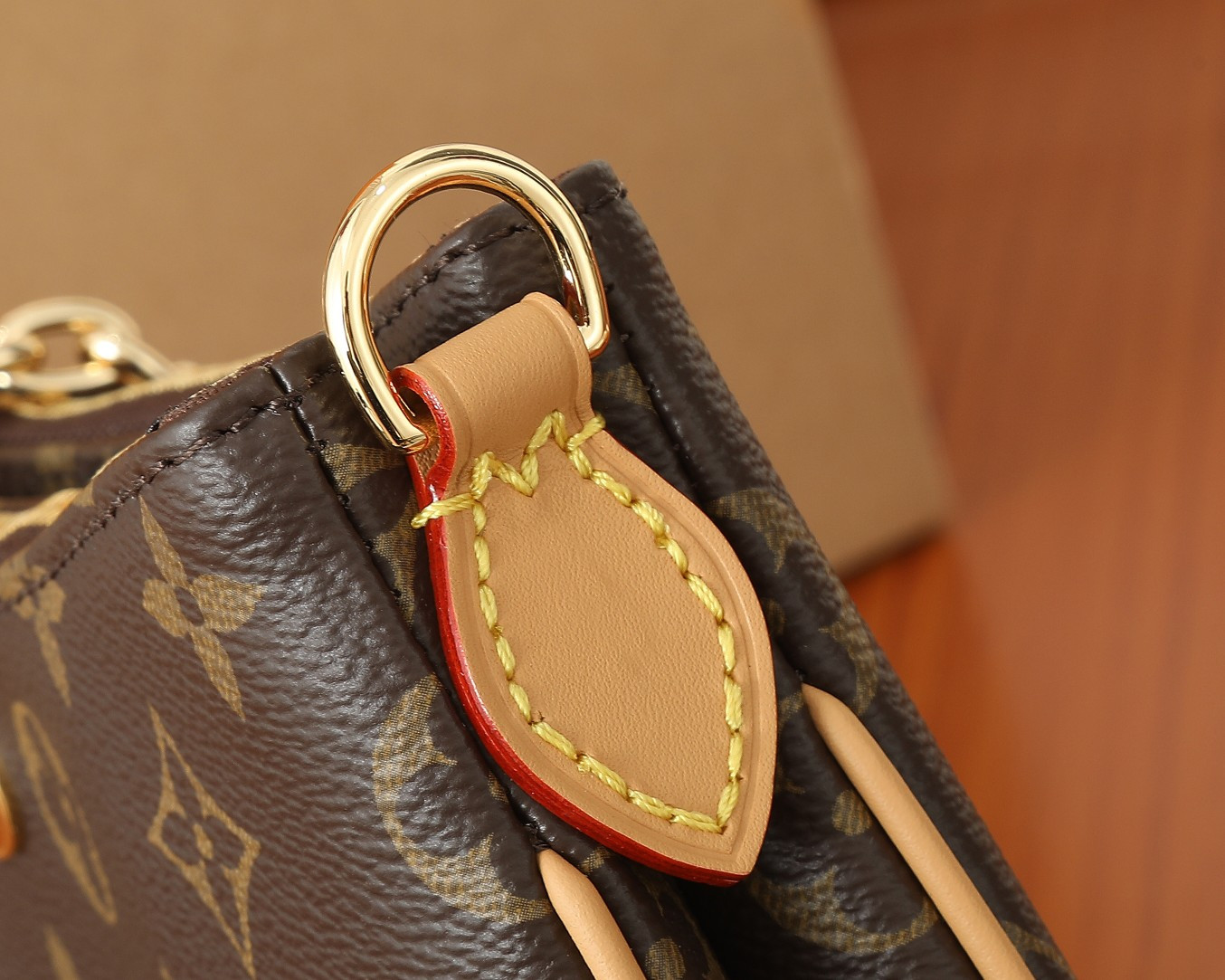 LV  Liv Pochette  M83008 9.6 x 5.3 x 2.6 inches