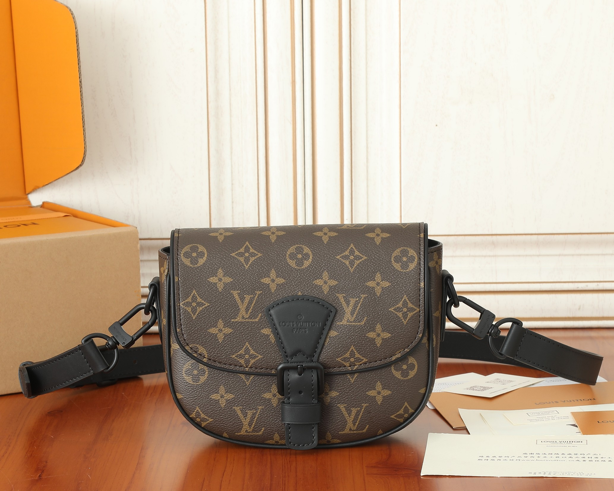LV Montsouris Messenger PM M47060 7.9 x 6.7 x 2.8 inches