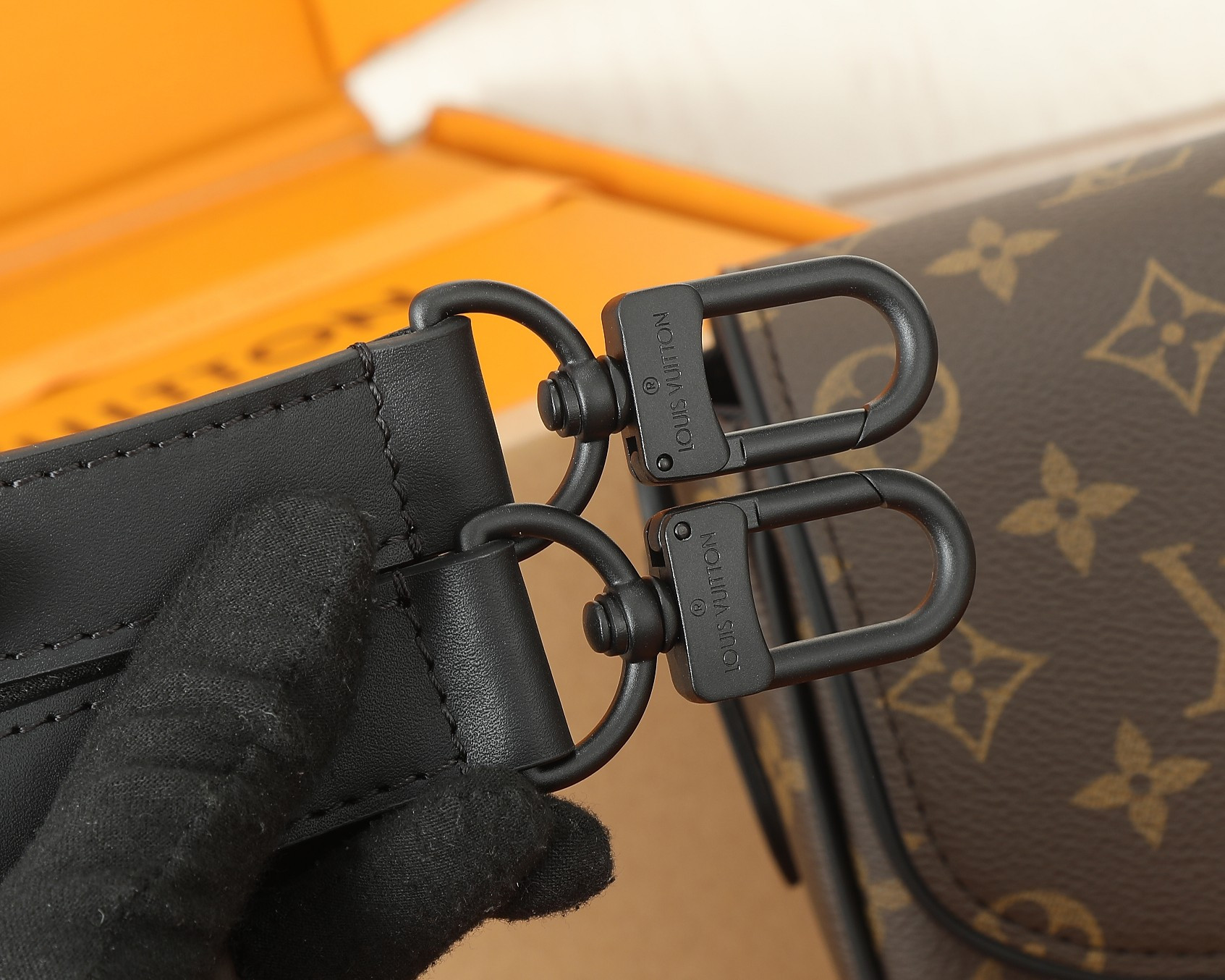 LV Montsouris Messenger PM​ M47060  7.9 x 6.7 x 2.8 inches