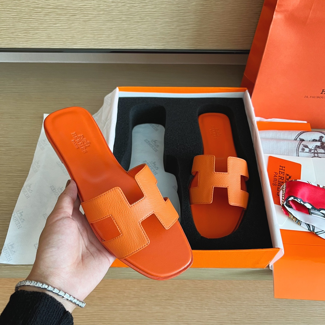 UA Hermès Oran sandal